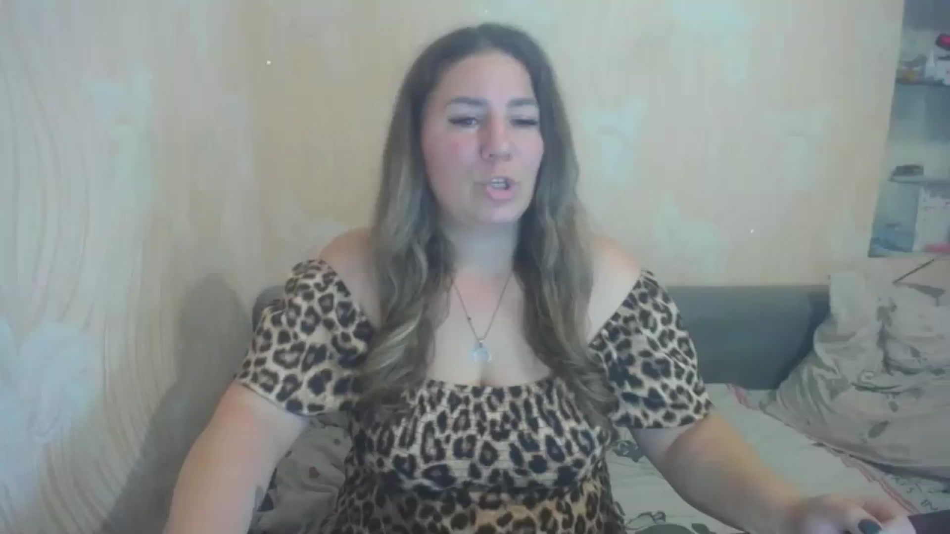 Gallery image thumbnail from ChrystalBella's myfreecams stream on, 12/06/2025, 11:55 image 17 of 20
