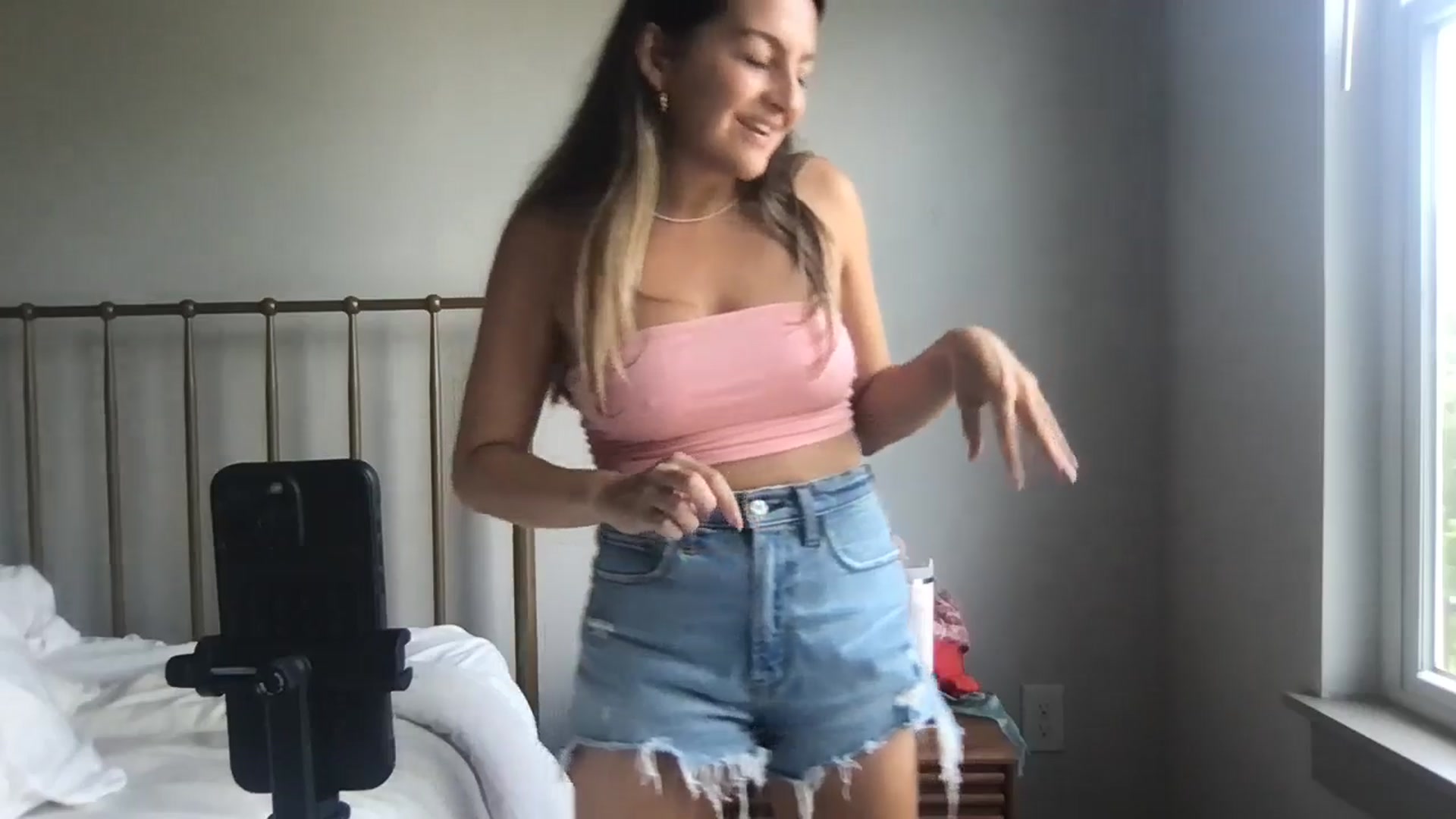 Gallery image thumbnail from Churchgirl888's myfreecams stream on, 06/03/2025, 14:56 image 18 of 20