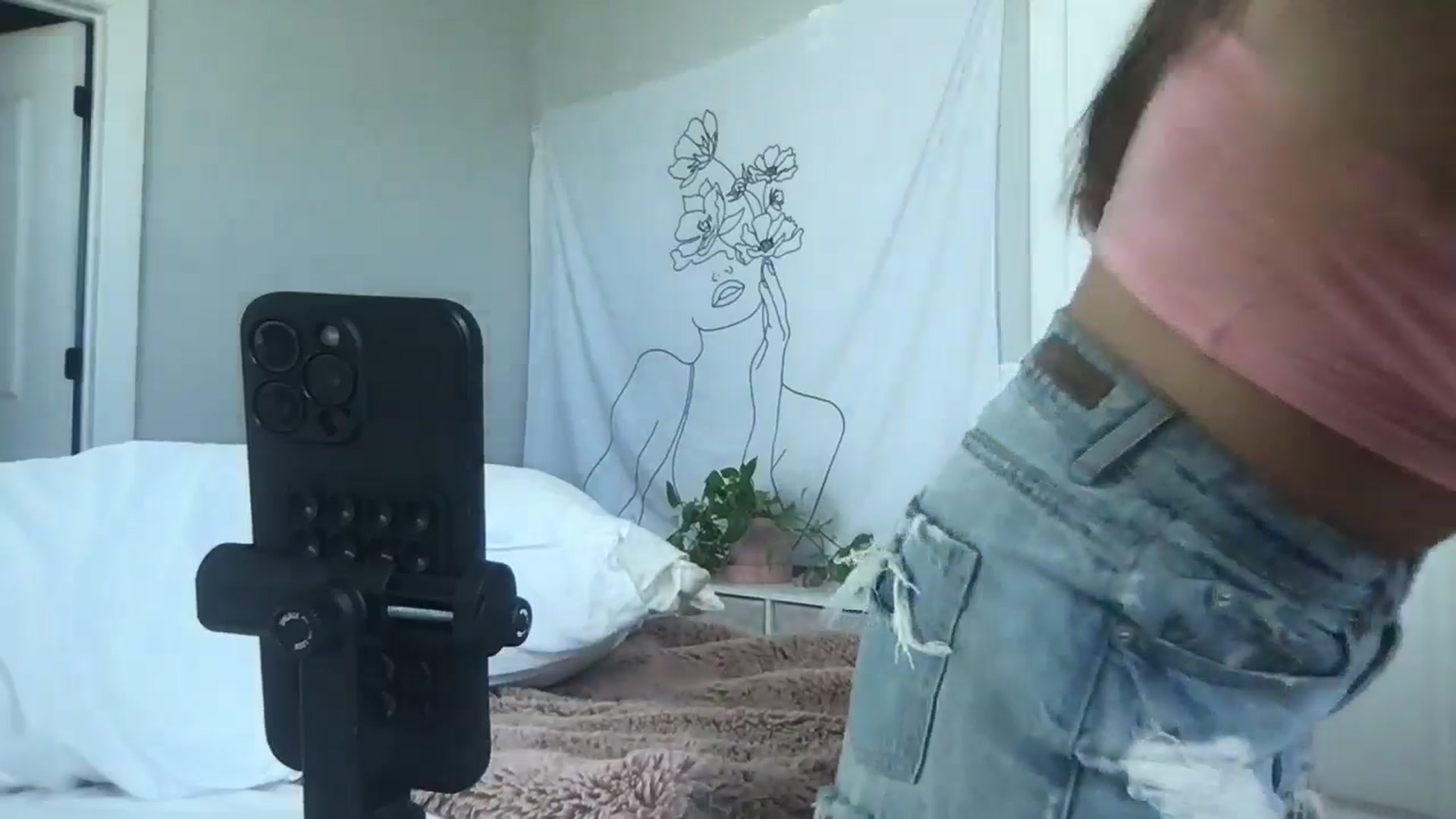 Gallery image thumbnail from Churchgirl888's myfreecams stream on, 06/16/2025, 15:13 image 8 of 20