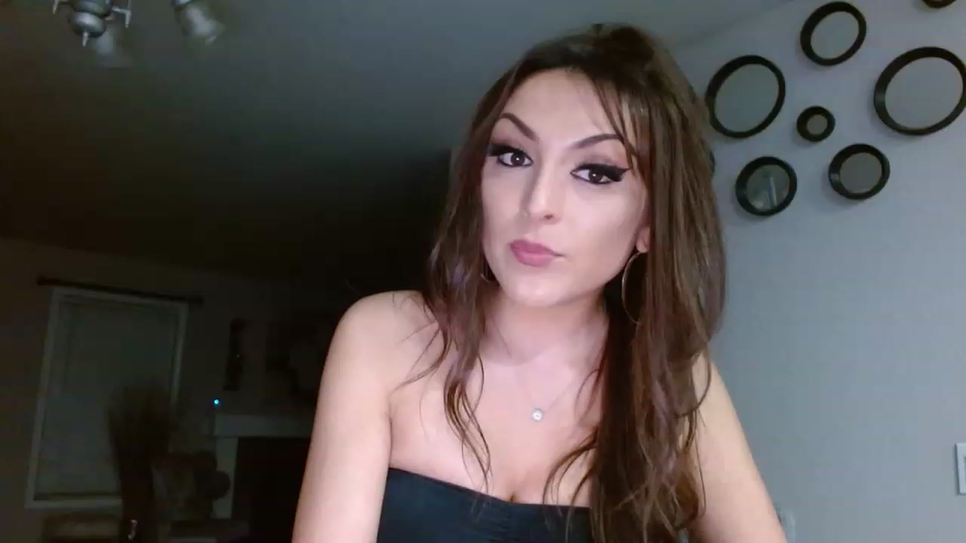 Gallery image thumbnail from Ciarra's myfreecams stream on, 04/05/2023, 03:20 image 15 of 20