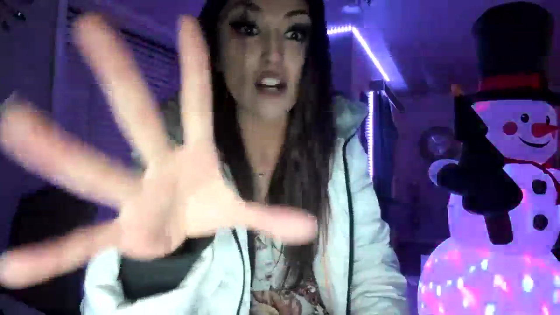 Gallery image thumbnail from Ciarra's myfreecams stream on, 11/17/2023, 05:18 image 7 of 20