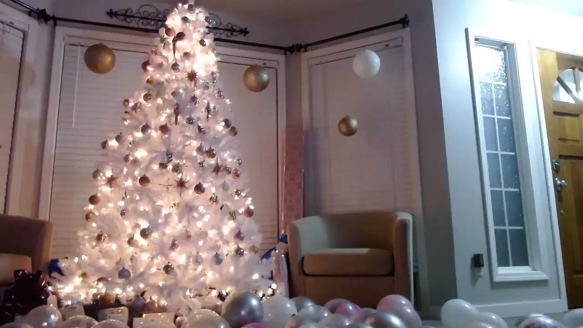 Gallery image thumbnail from Ciarra's myfreecams stream on, 12/25/2023, 07:32 image 4 of 20