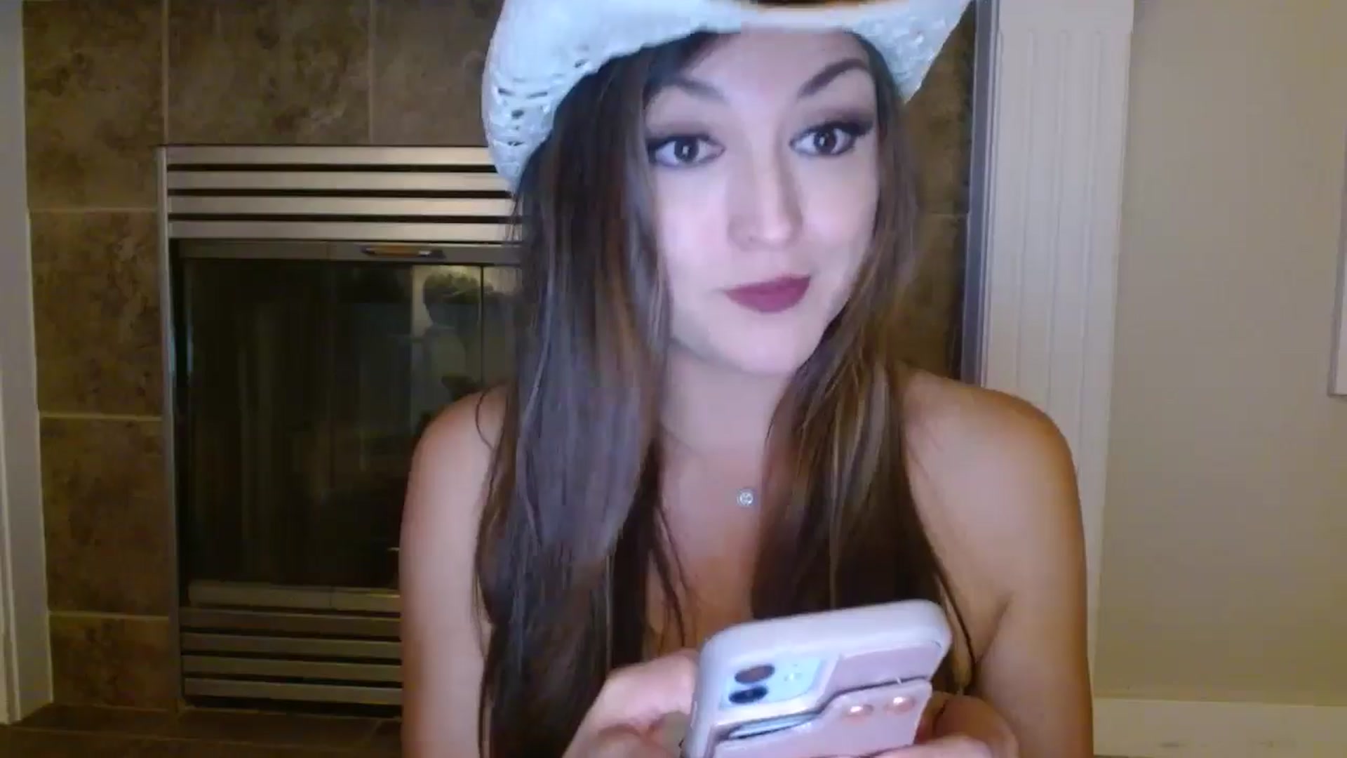 Gallery image thumbnail from Ciarra's myfreecams stream on, 05/26/2024, 06:06 image 2 of 20