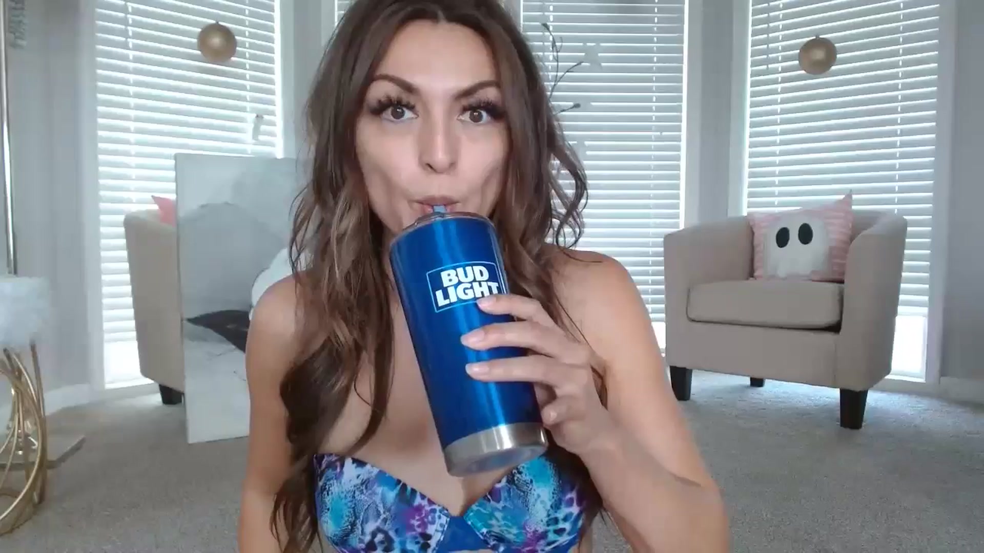Gallery image thumbnail from Ciarra's myfreecams stream on, 10/12/2024, 21:28 image 17 of 20