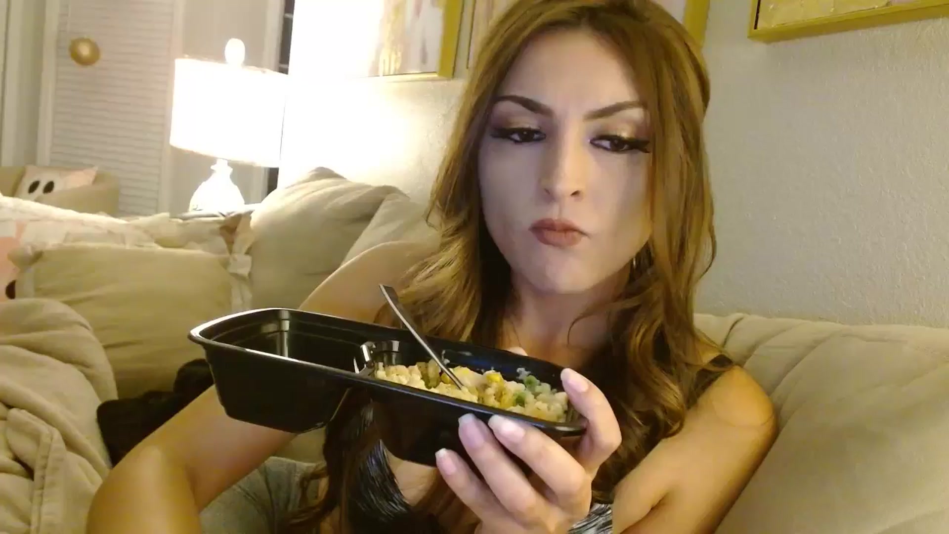 Gallery image thumbnail from Ciarra's myfreecams stream on, 10/25/2024, 03:31 image 6 of 20