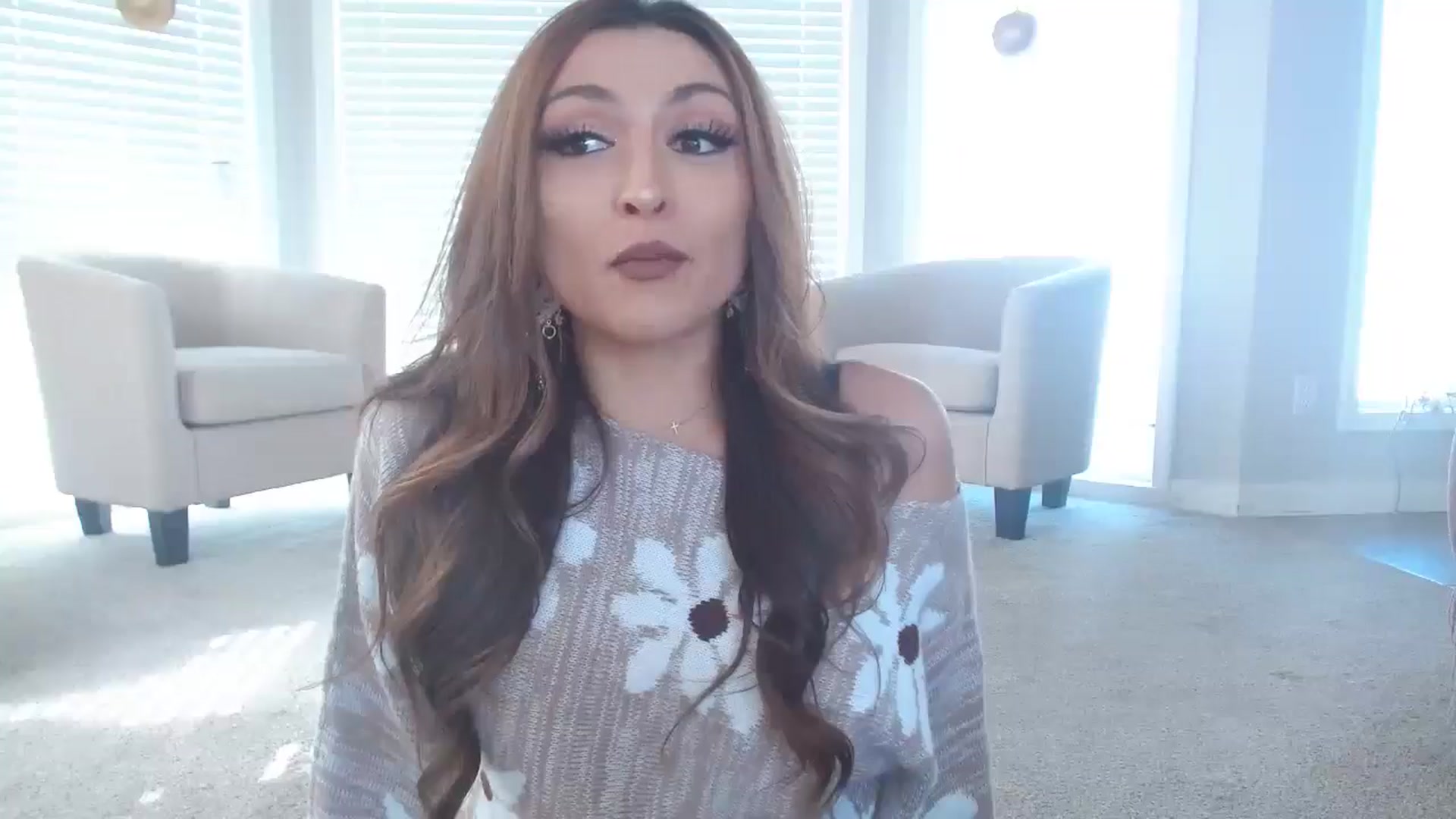 Gallery image thumbnail from Ciarra's myfreecams stream on, 04/19/2025, 24:01 image 5 of 20