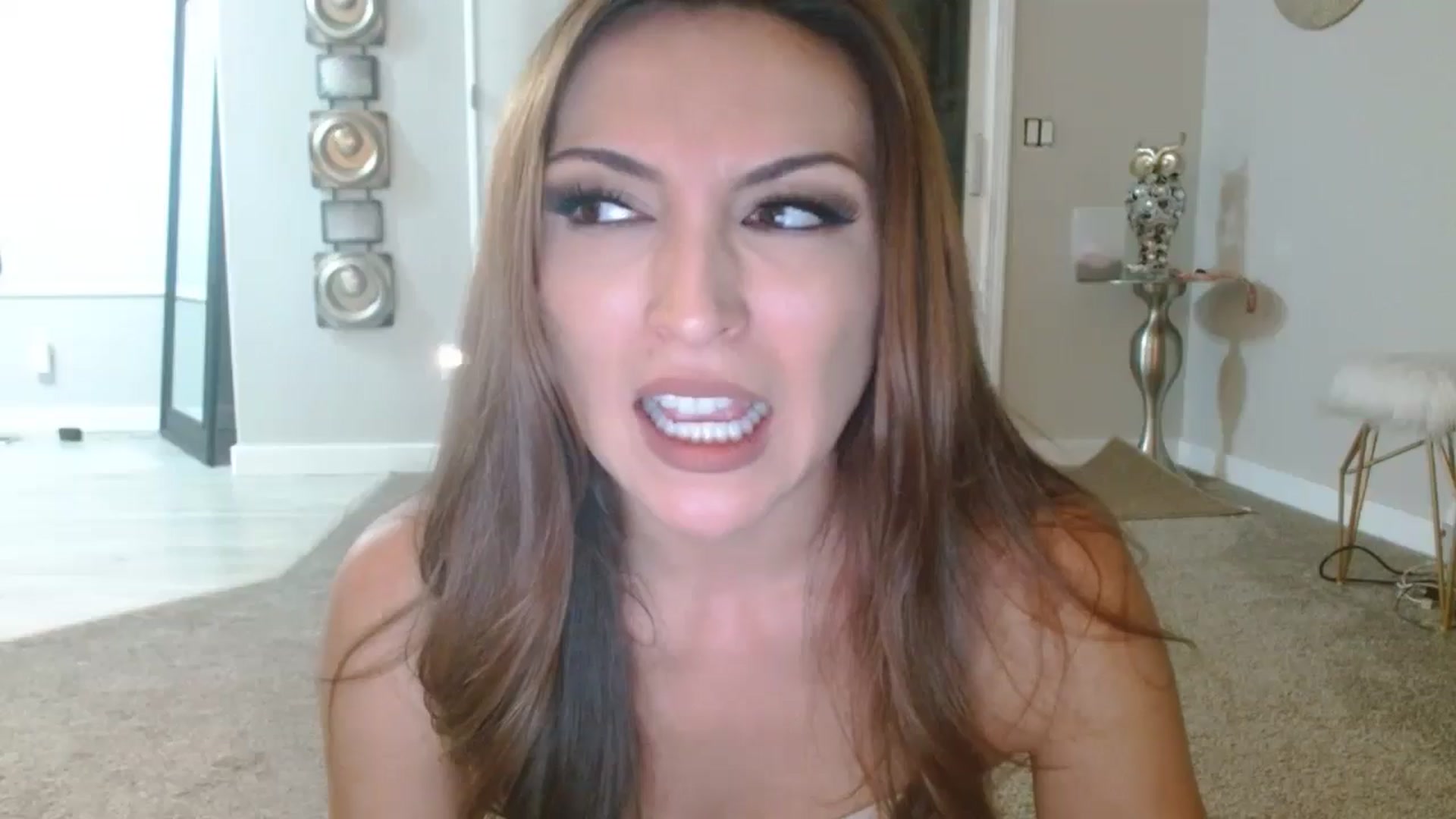 Gallery image thumbnail from Ciarra's myfreecams stream on, 08/17/2025, 08:08 image 16 of 20