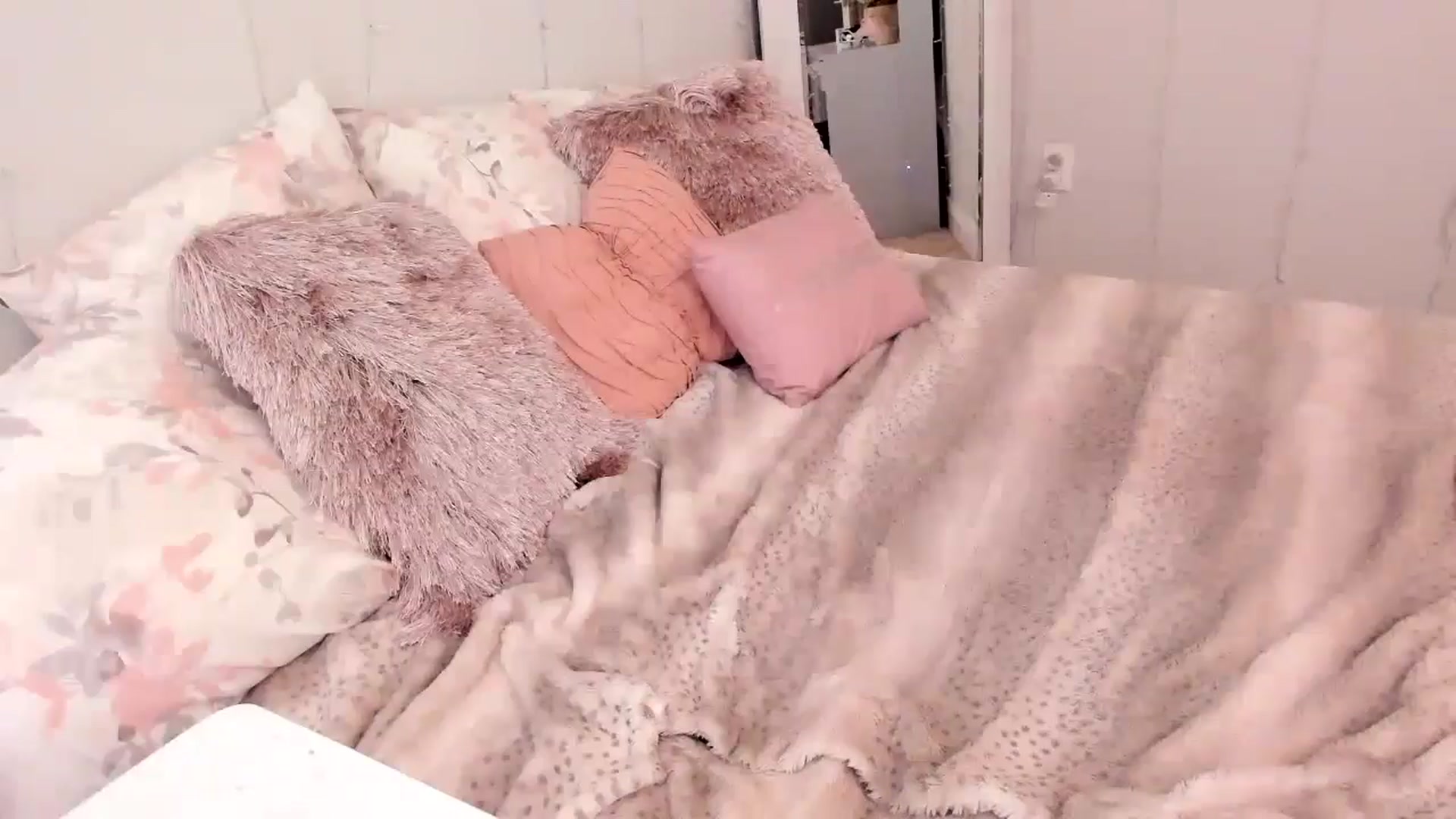 Gallery image thumbnail from CinderbellaXo's myfreecams stream on, 06/18/2024, 20:13 image 11 of 20