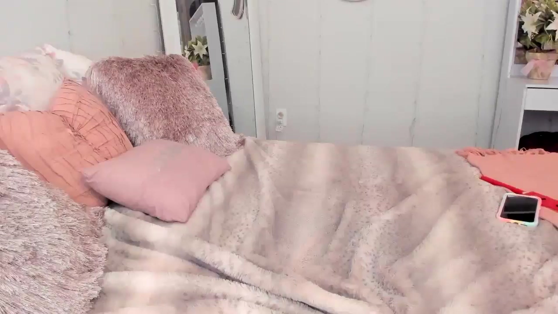 Gallery image thumbnail from CinderbellaXo's myfreecams stream on, 07/10/2024, 19:27 image 18 of 20