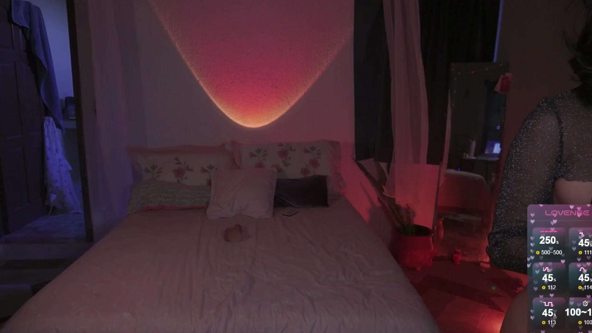 Gallery image thumbnail from Cinderella36's myfreecams stream on, 03/25/2024, 12:54 image 10 of 20
