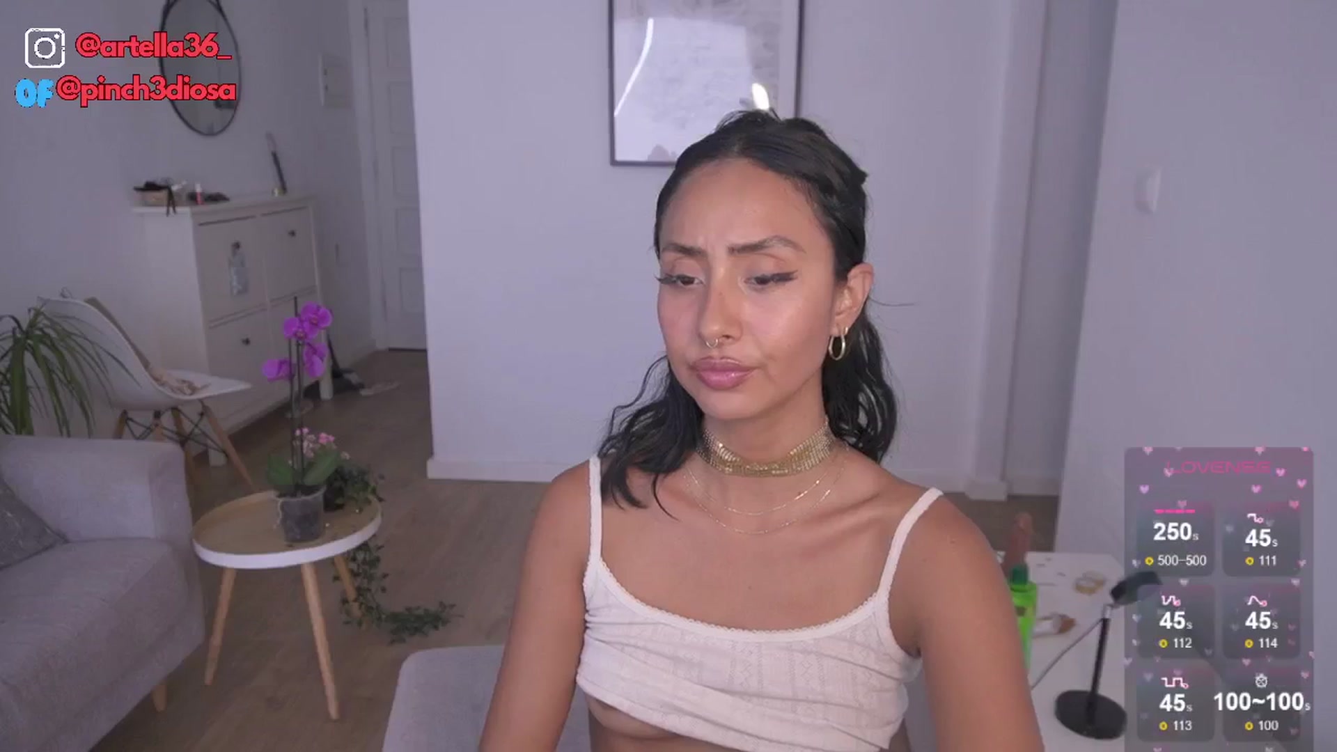 Gallery image thumbnail from Cinderella36's myfreecams stream on, 06/10/2024, 15:26 image 14 of 20