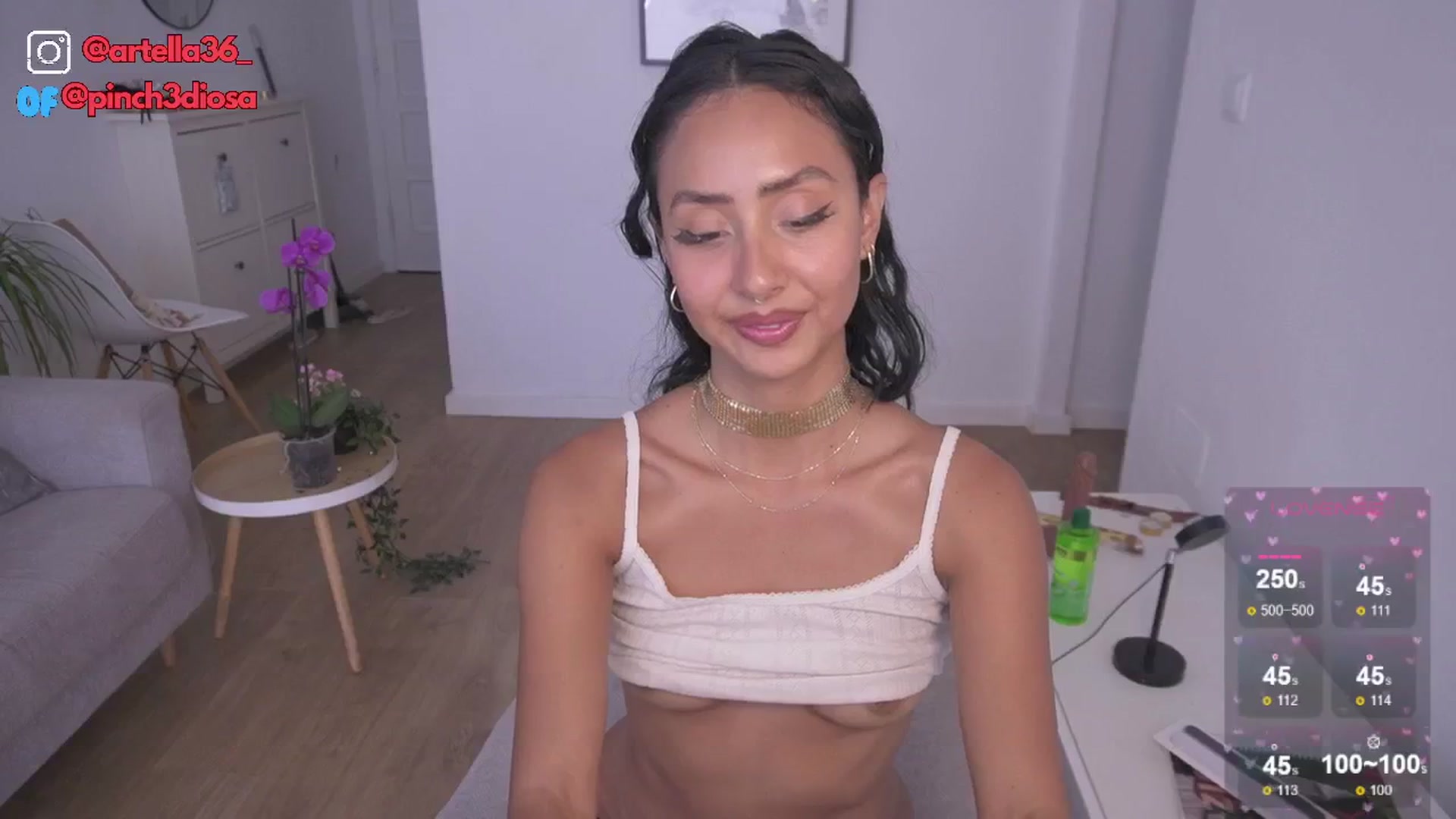 Gallery image thumbnail from Cinderella36's myfreecams stream on, 06/10/2024, 15:26 image 7 of 20