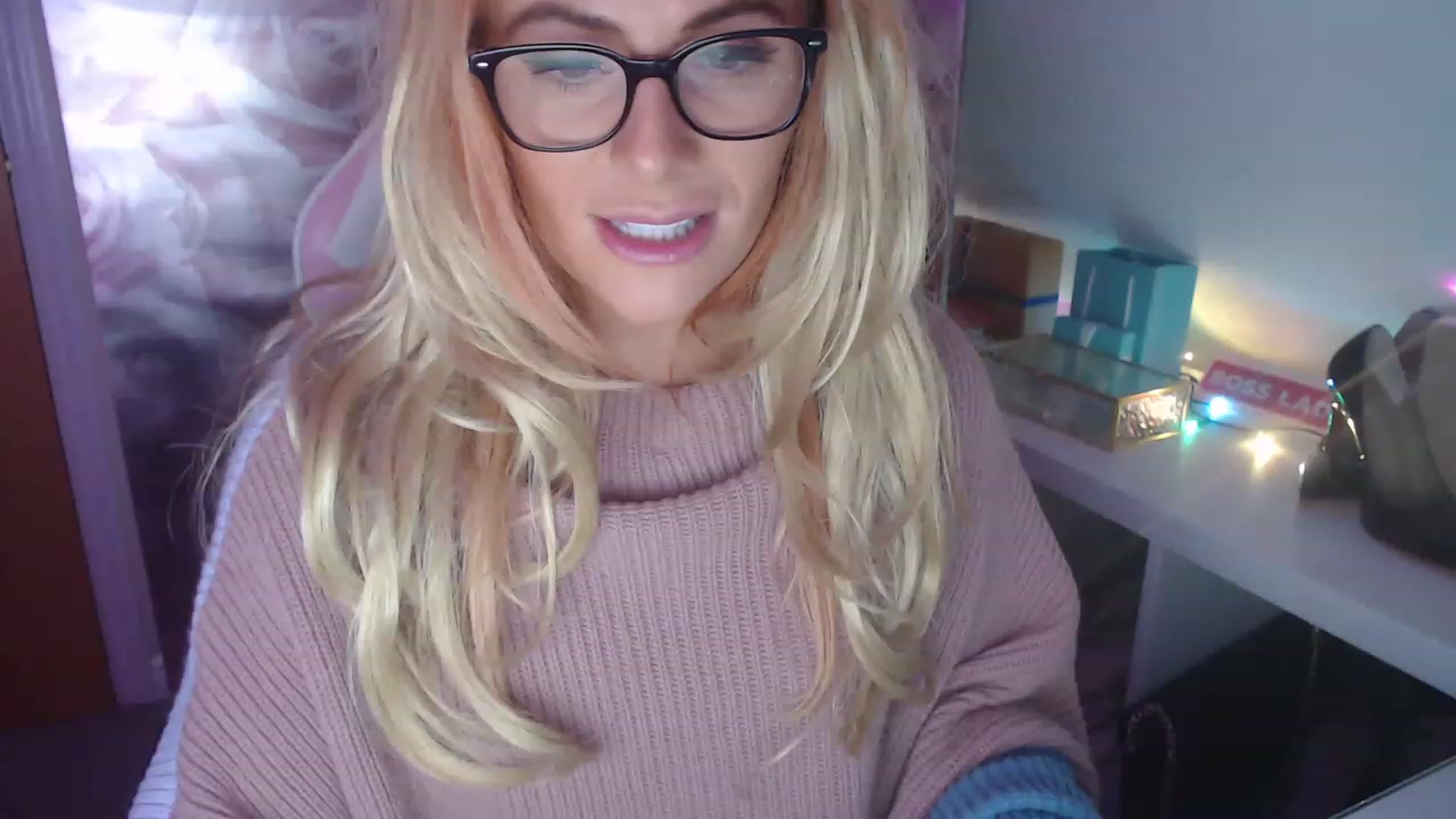 Gallery image thumbnail from CindyDolly's myfreecams stream on, 11/25/2022, 18:18 image 1 of 20