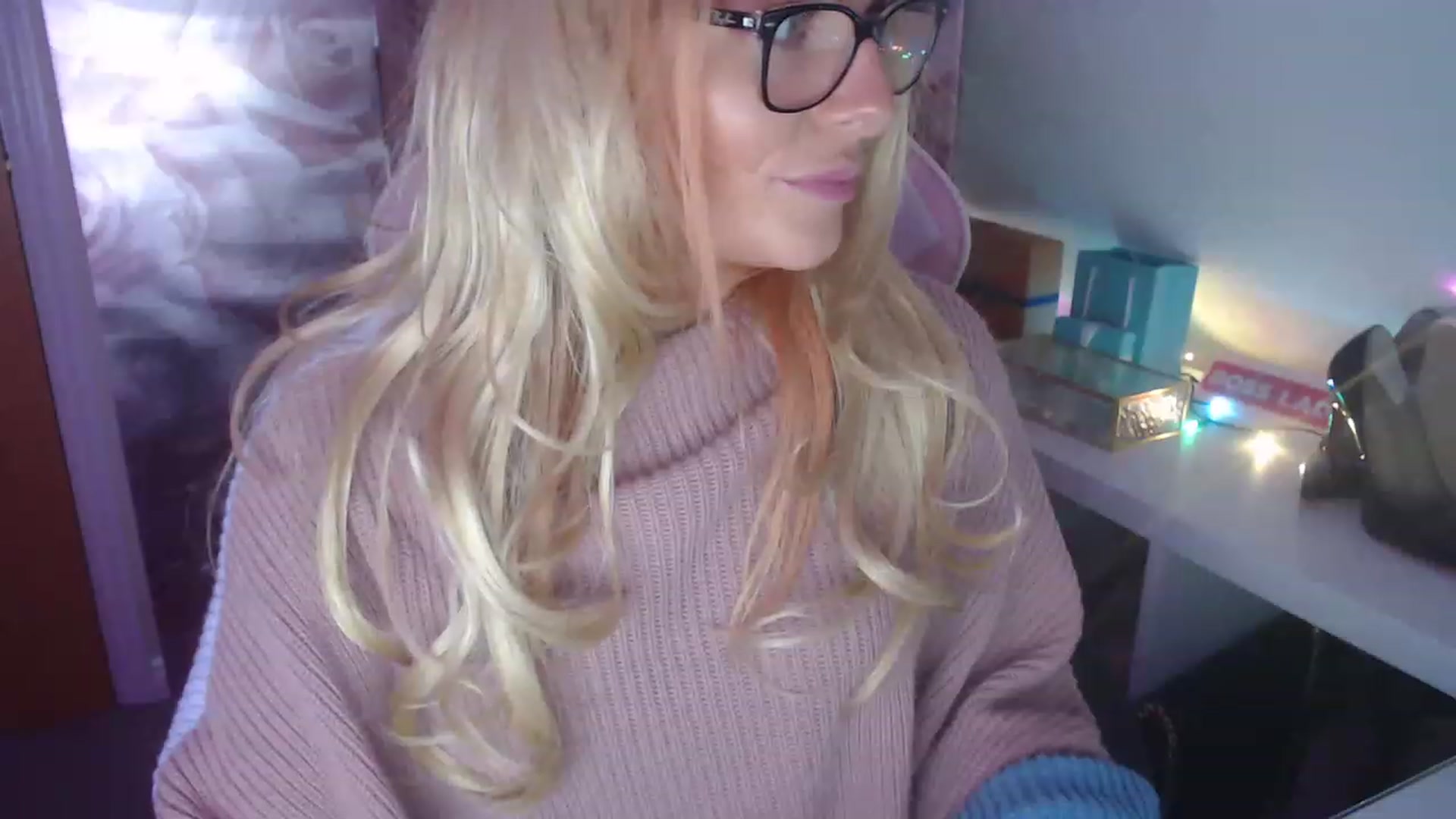 Gallery image thumbnail from CindyDolly's myfreecams stream on, 11/25/2022, 18:18 image 9 of 20