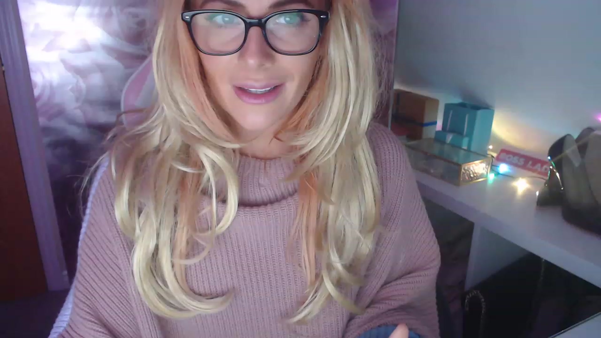 Gallery image thumbnail from CindyDolly's myfreecams stream on, 11/25/2022, 18:18 image 4 of 20