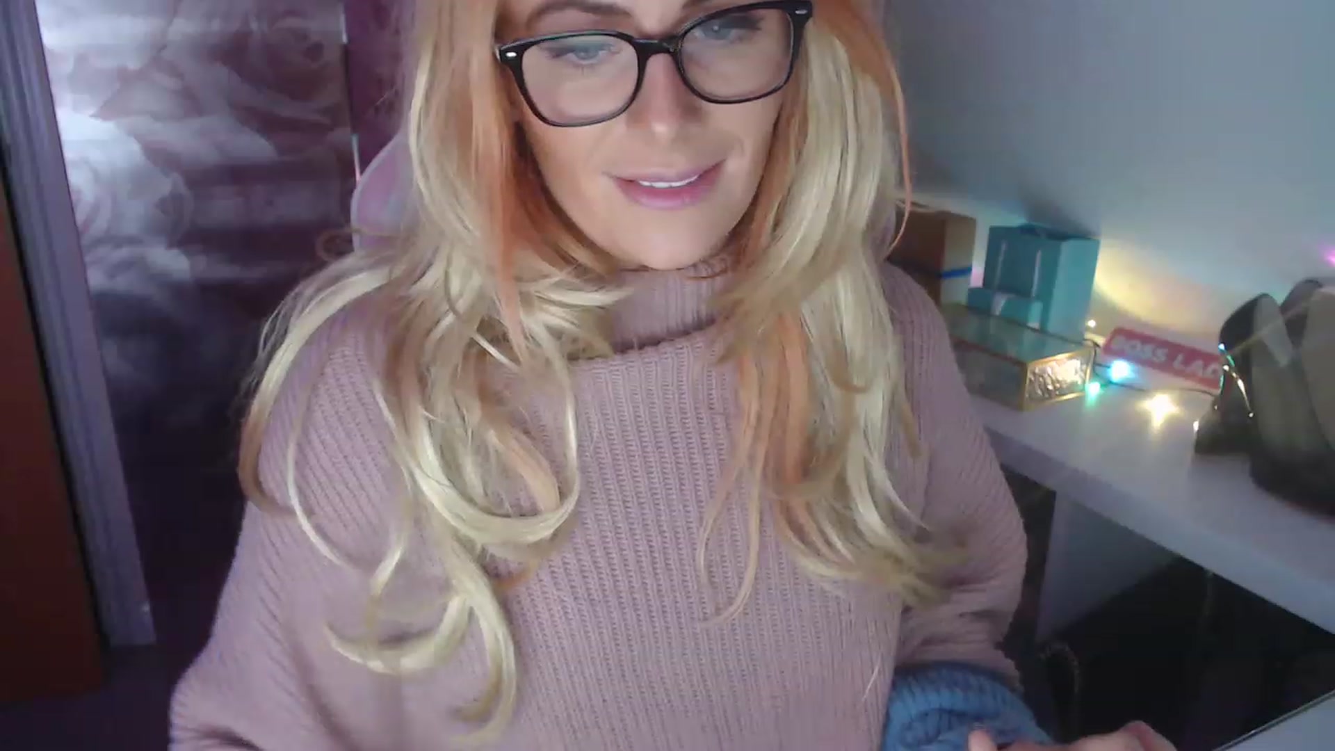 Gallery image thumbnail from CindyDolly's myfreecams stream on, 11/25/2022, 18:18 image 19 of 20
