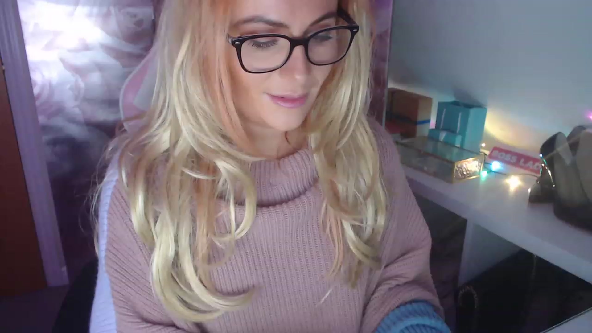 Gallery image thumbnail from CindyDolly's myfreecams stream on, 11/25/2022, 18:18 image 3 of 20