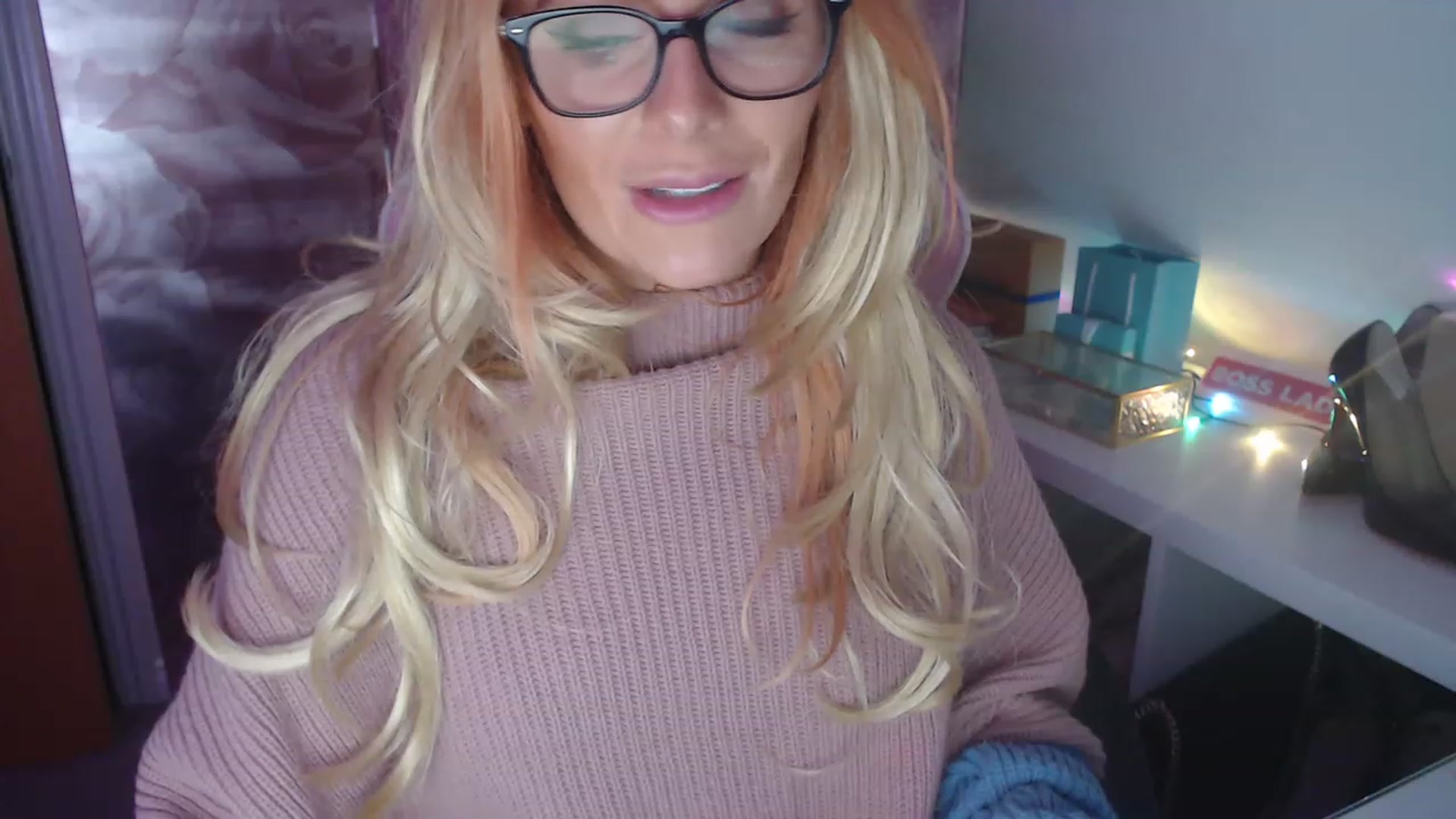 Gallery image thumbnail from CindyDolly's myfreecams stream on, 11/25/2022, 18:18 image 17 of 20