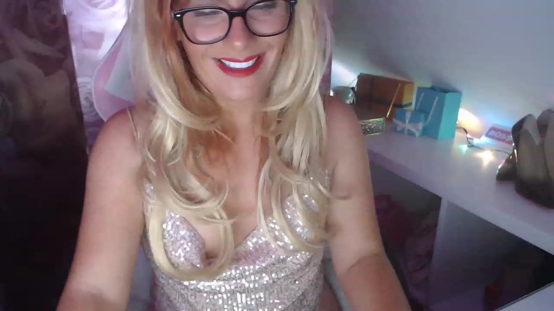 Gallery image thumbnail from CindyDolly's myfreecams stream on, 12/26/2022, 20:18 image 16 of 20