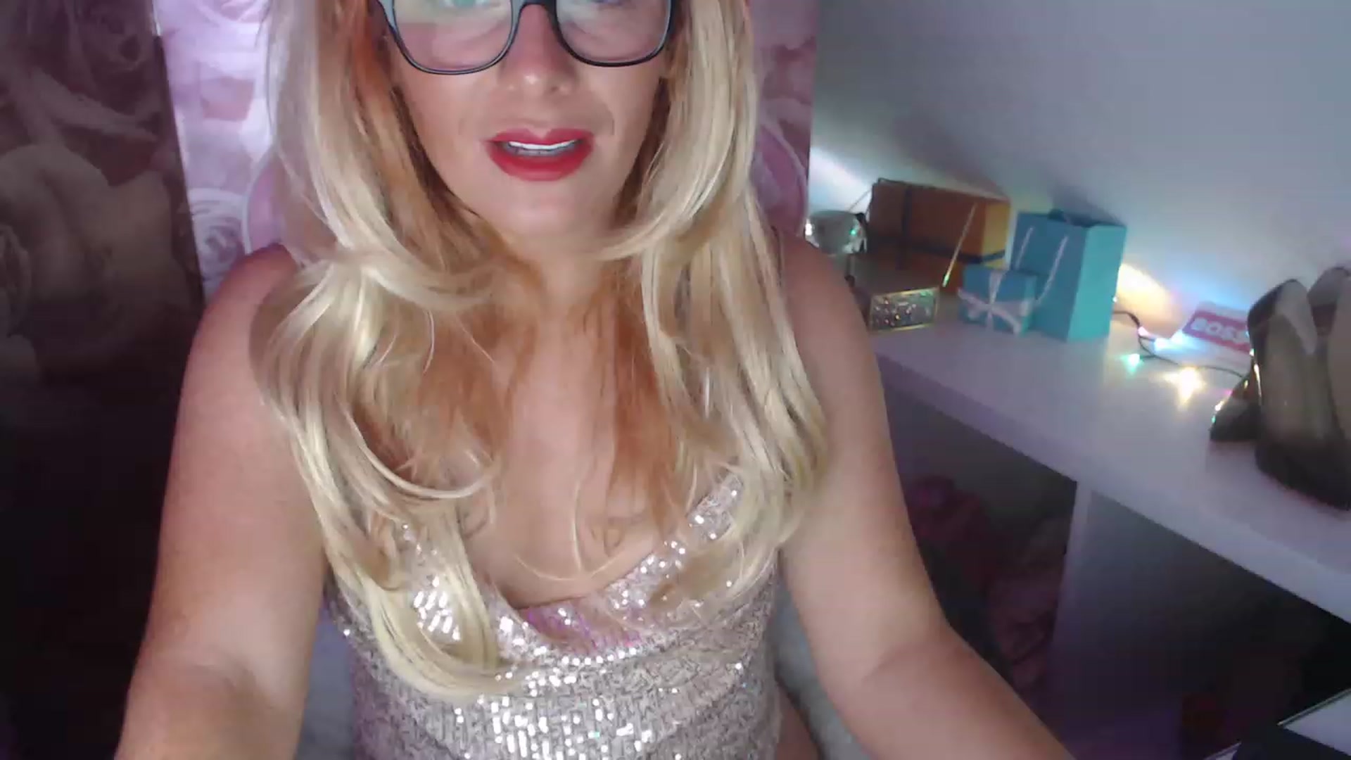 Gallery image thumbnail from CindyDolly's myfreecams stream on, 12/26/2022, 20:18 image 2 of 20