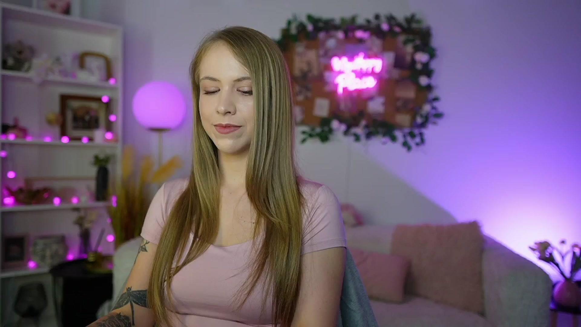 Gallery image thumbnail from Cindy_Grey's myfreecams stream on, 08/10/2025, 20:40 image 6 of 20