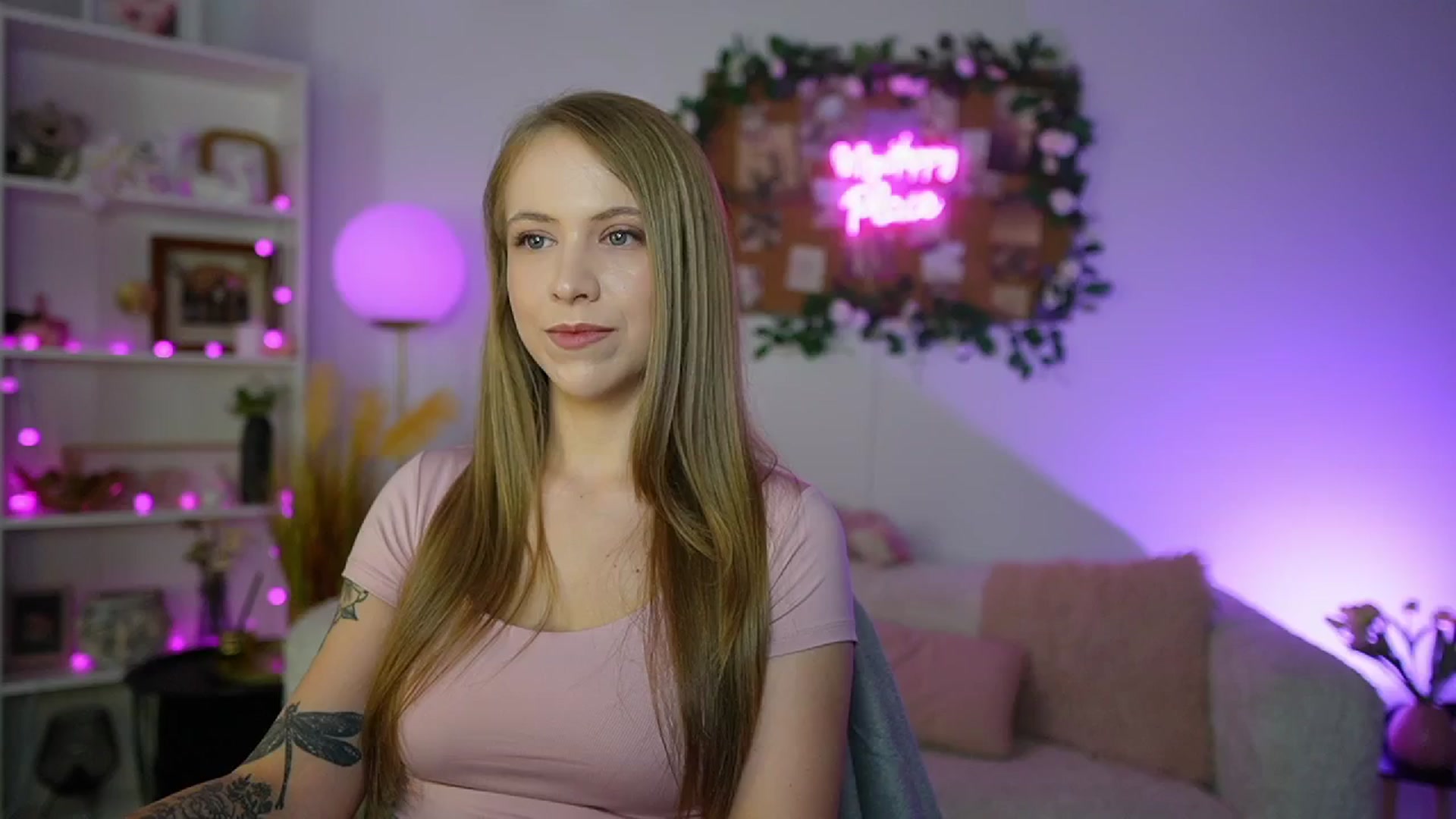 Gallery image thumbnail from Cindy_Grey's myfreecams stream on, 08/10/2025, 20:40 image 2 of 20