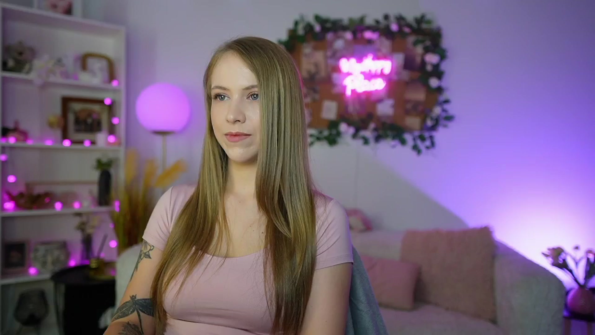 Gallery image thumbnail from Cindy_Grey's myfreecams stream on, 08/10/2025, 20:40 image 1 of 20