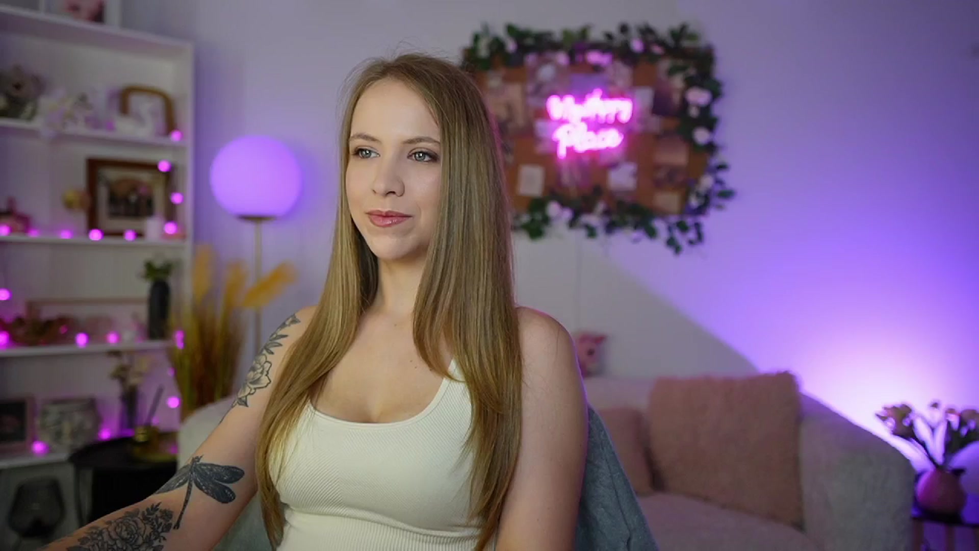 Gallery image thumbnail from Cindy_Grey's myfreecams stream on, 08/11/2025, 19:10 image 11 of 20