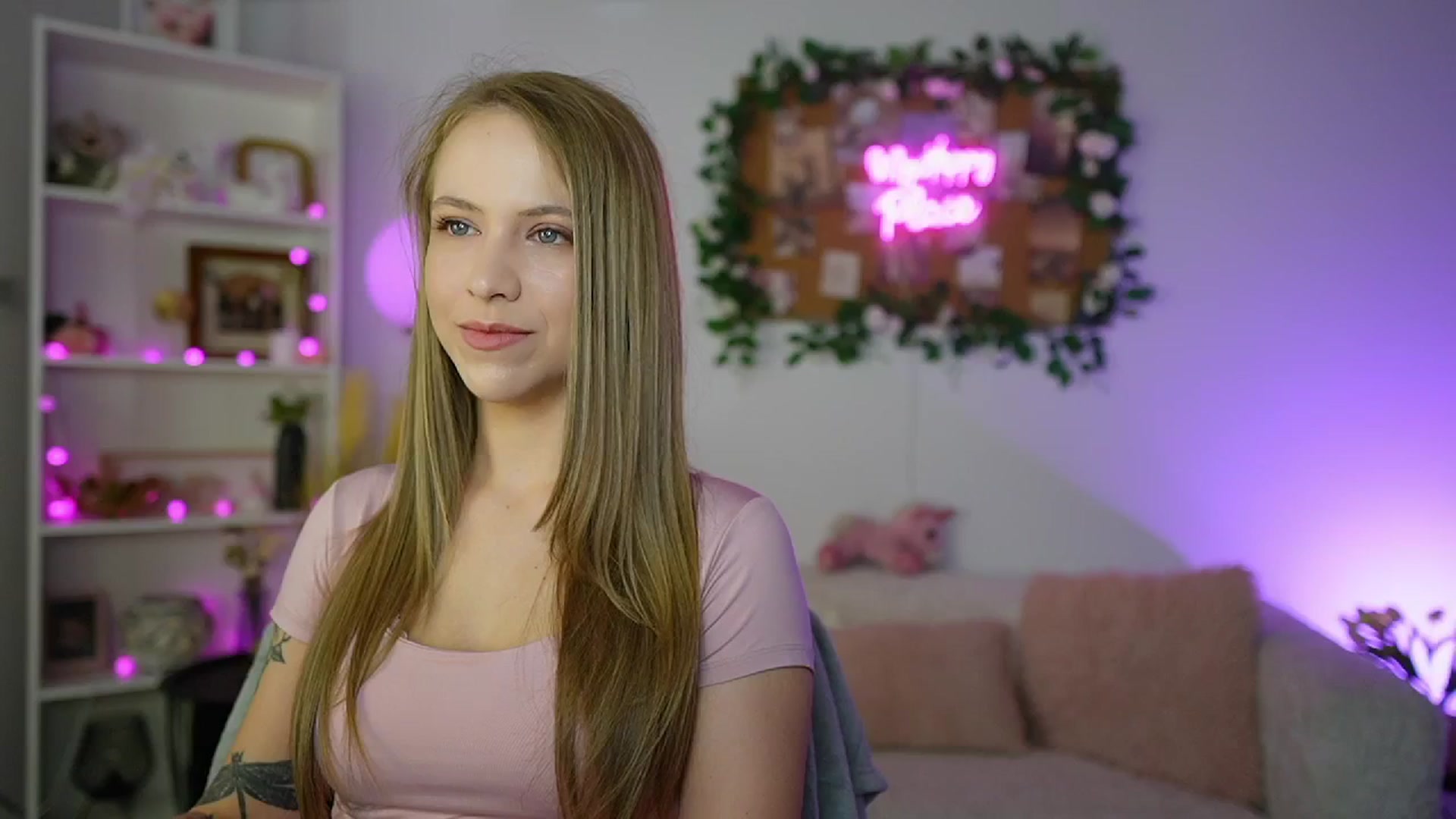Gallery image thumbnail from Cindy_Grey's myfreecams stream on, 08/12/2025, 18:18 image 19 of 20
