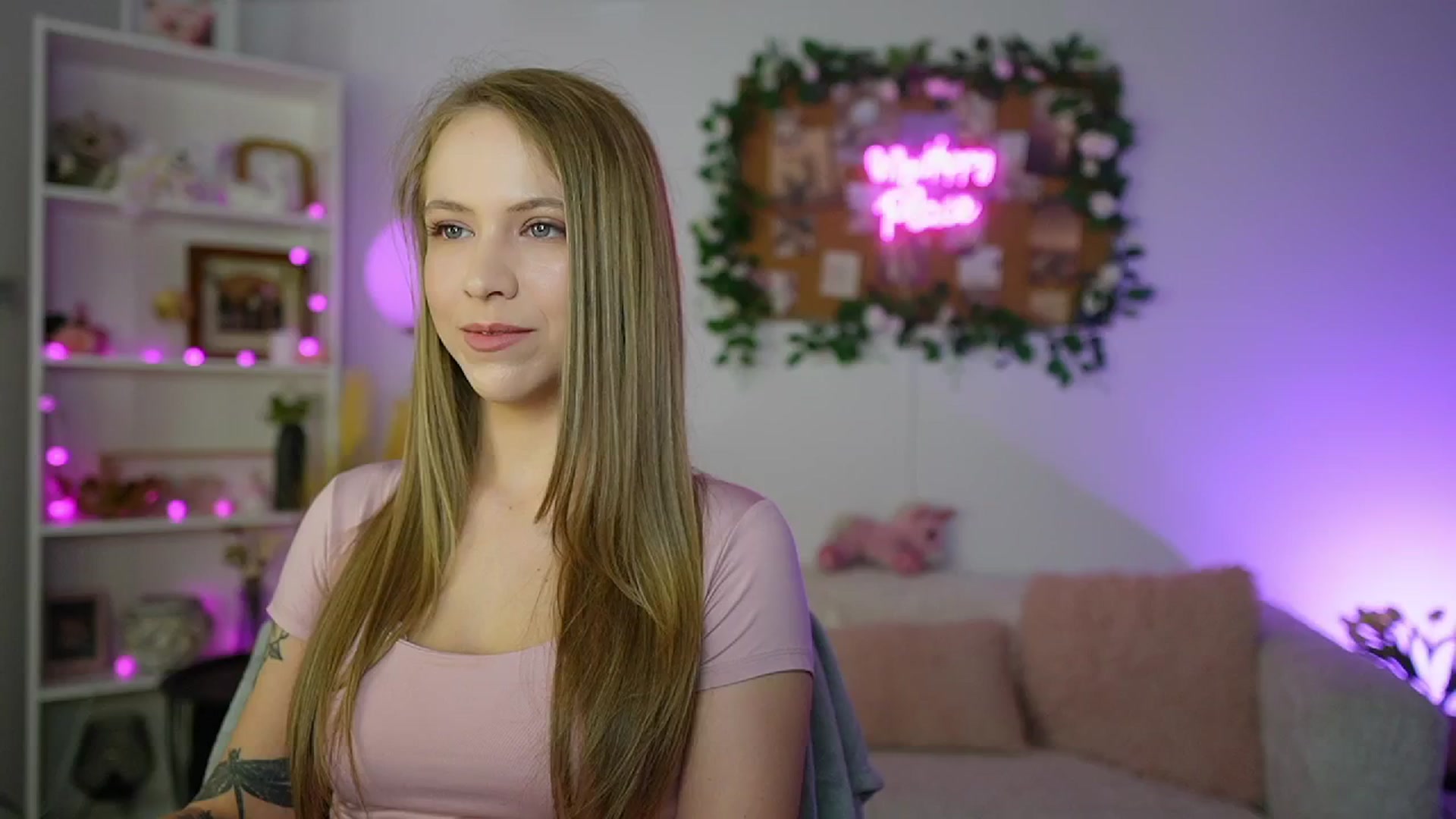 Gallery image thumbnail from Cindy_Grey's myfreecams stream on, 08/12/2025, 18:18 image 17 of 20