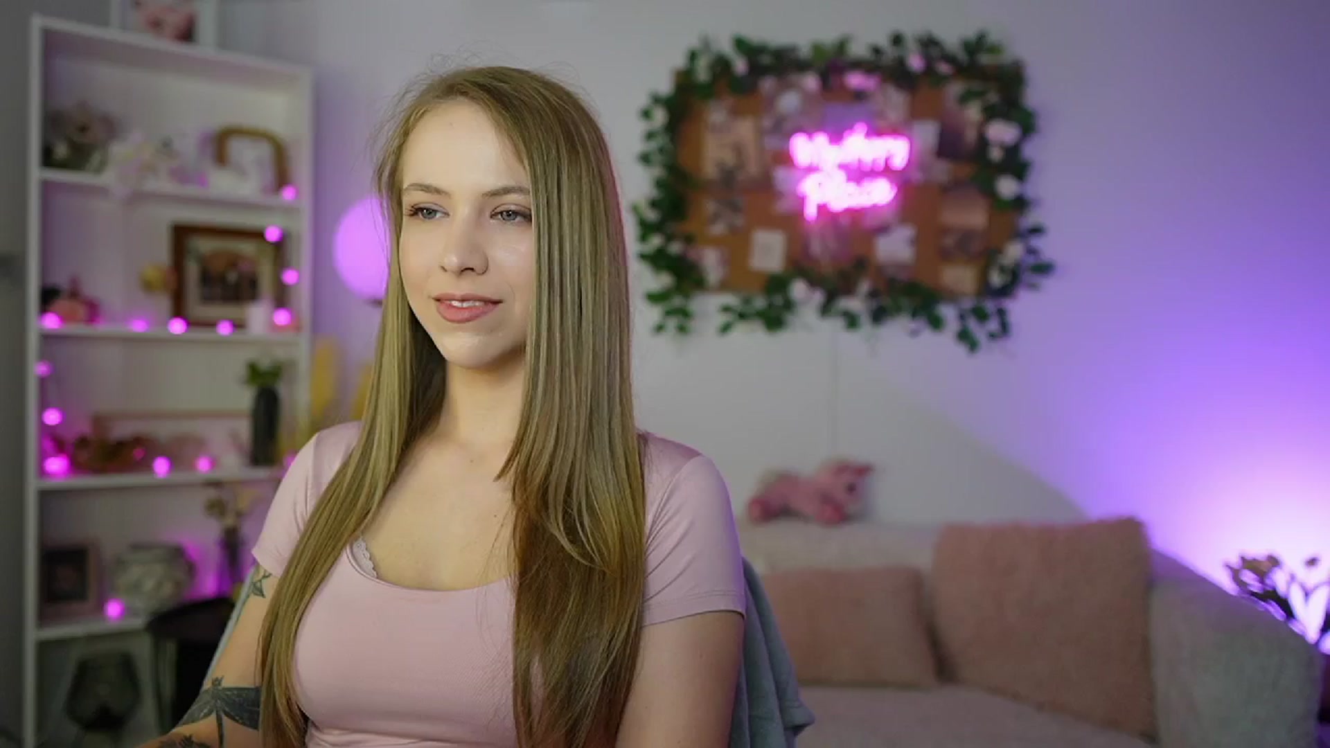 Gallery image thumbnail from Cindy_Grey's myfreecams stream on, 08/12/2025, 18:18 image 20 of 20