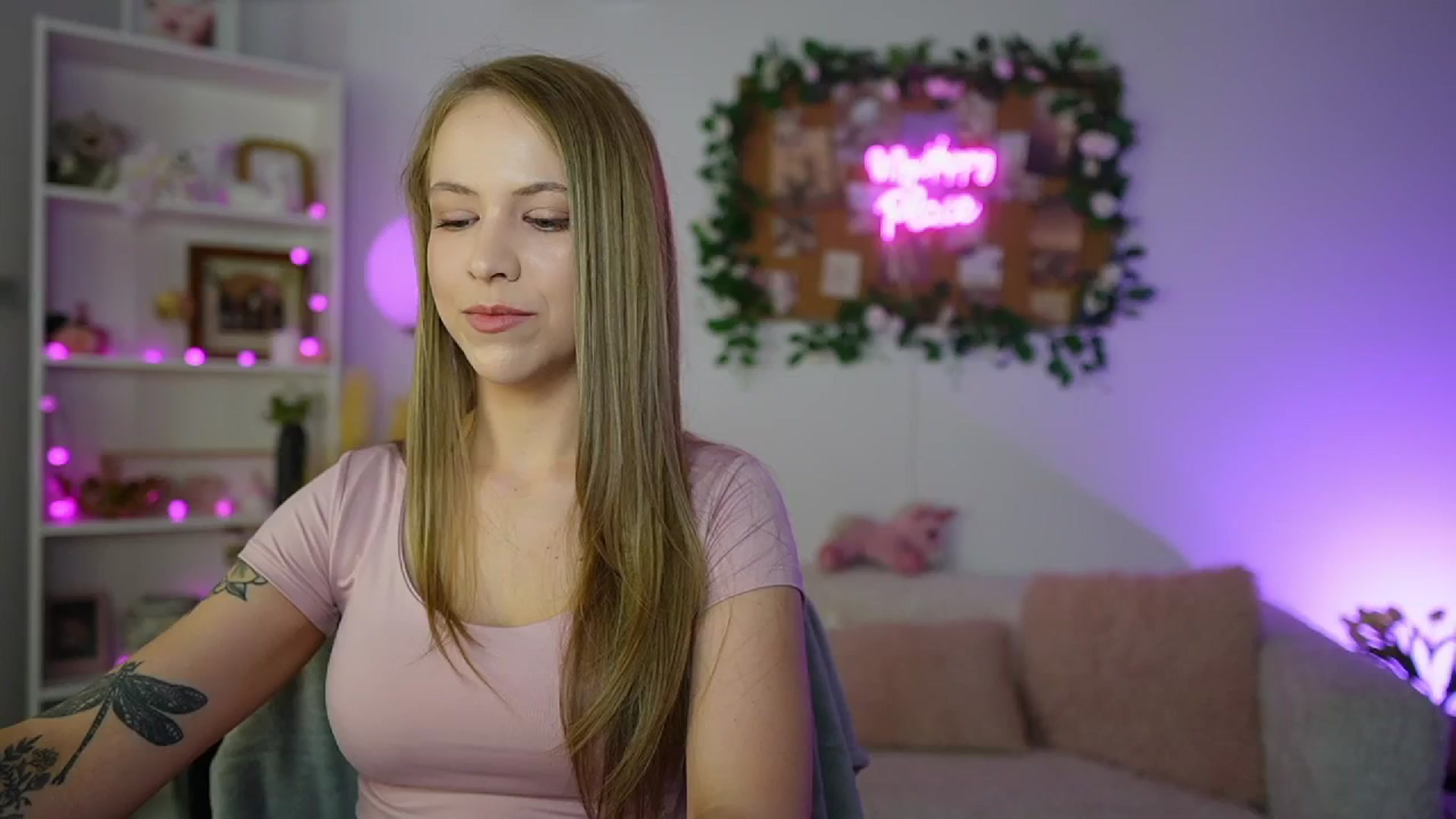 Gallery image thumbnail from Cindy_Grey's myfreecams stream on, 08/12/2025, 18:18 image 6 of 20