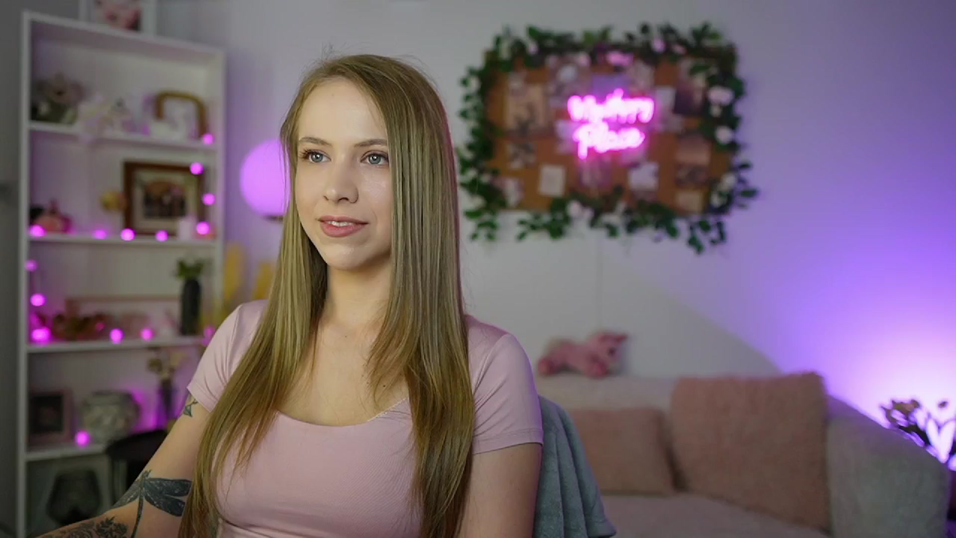 Gallery image thumbnail from Cindy_Grey's myfreecams stream on, 08/12/2025, 18:57 image 9 of 20