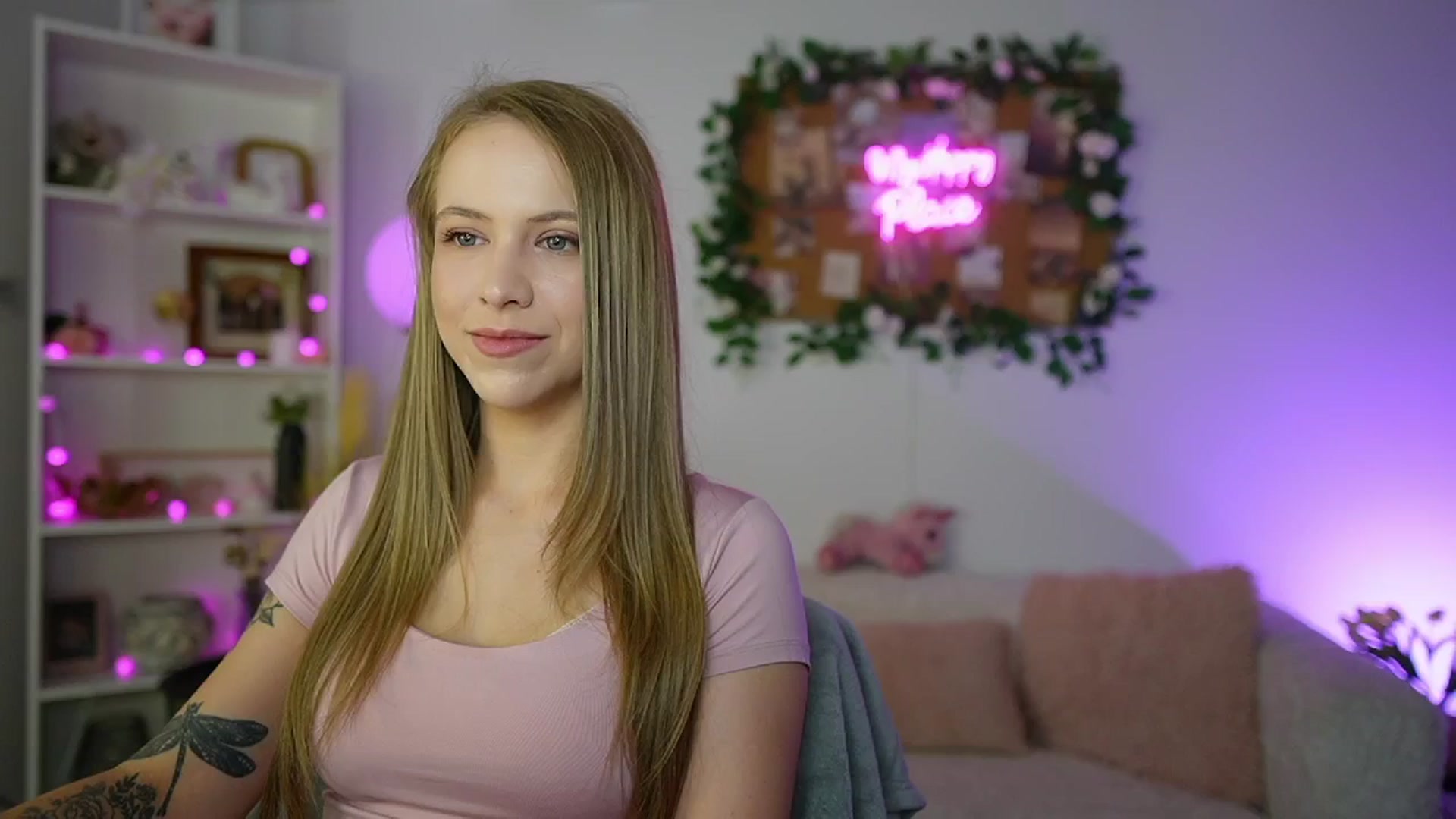 Gallery image thumbnail from Cindy_Grey's myfreecams stream on, 08/12/2025, 18:57 image 6 of 20
