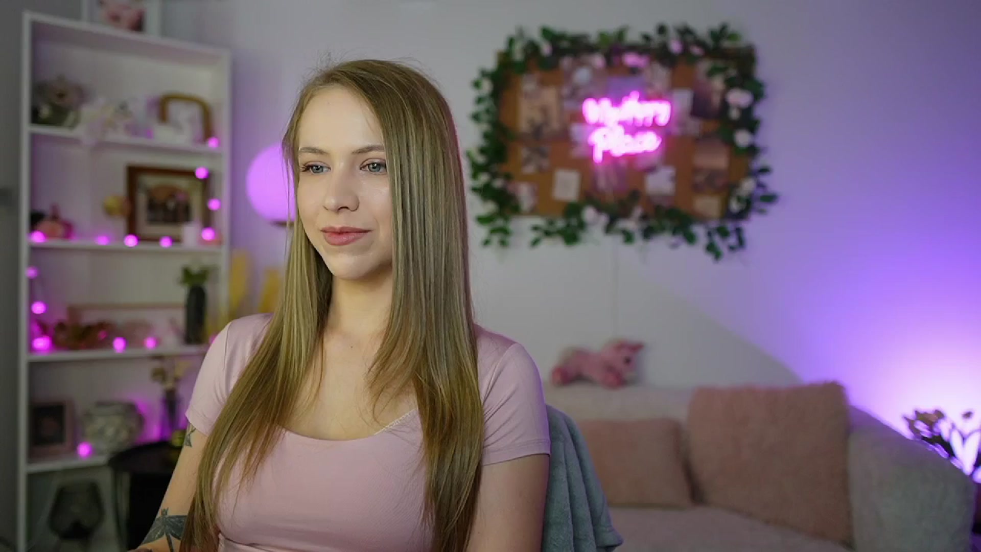 Gallery image thumbnail from Cindy_Grey's myfreecams stream on, 08/12/2025, 18:57 image 11 of 20