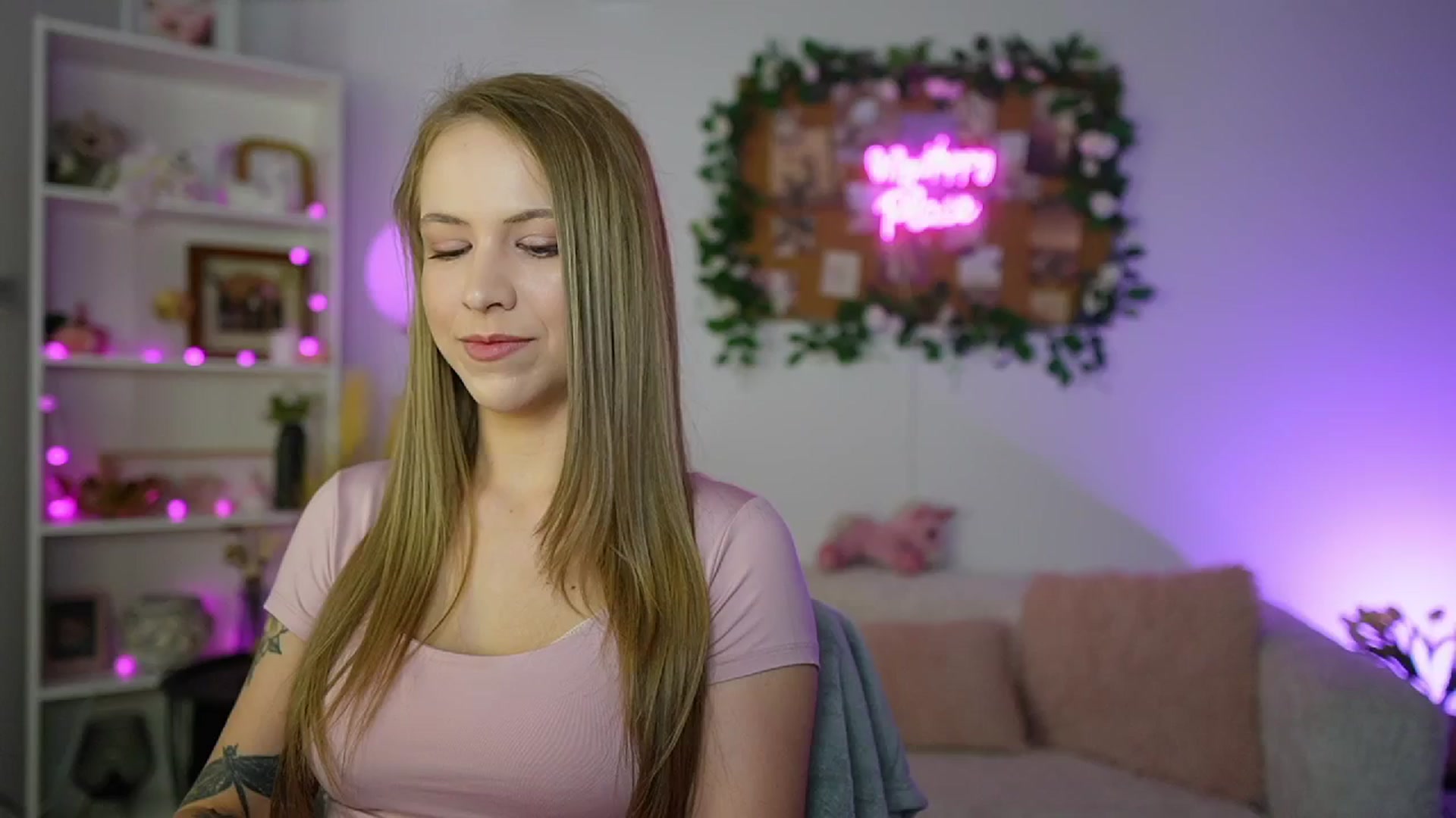 Gallery image thumbnail from Cindy_Grey's myfreecams stream on, 08/12/2025, 18:57 image 1 of 20