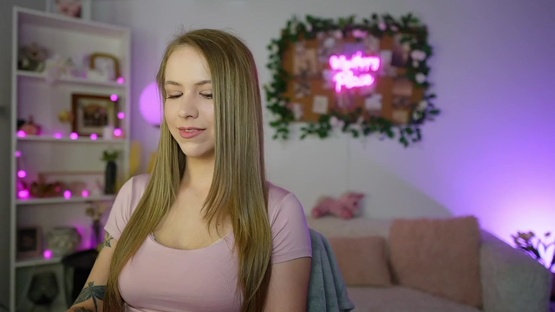 Gallery image thumbnail from Cindy_Grey's myfreecams stream on, 08/12/2025, 18:57 image 3 of 20