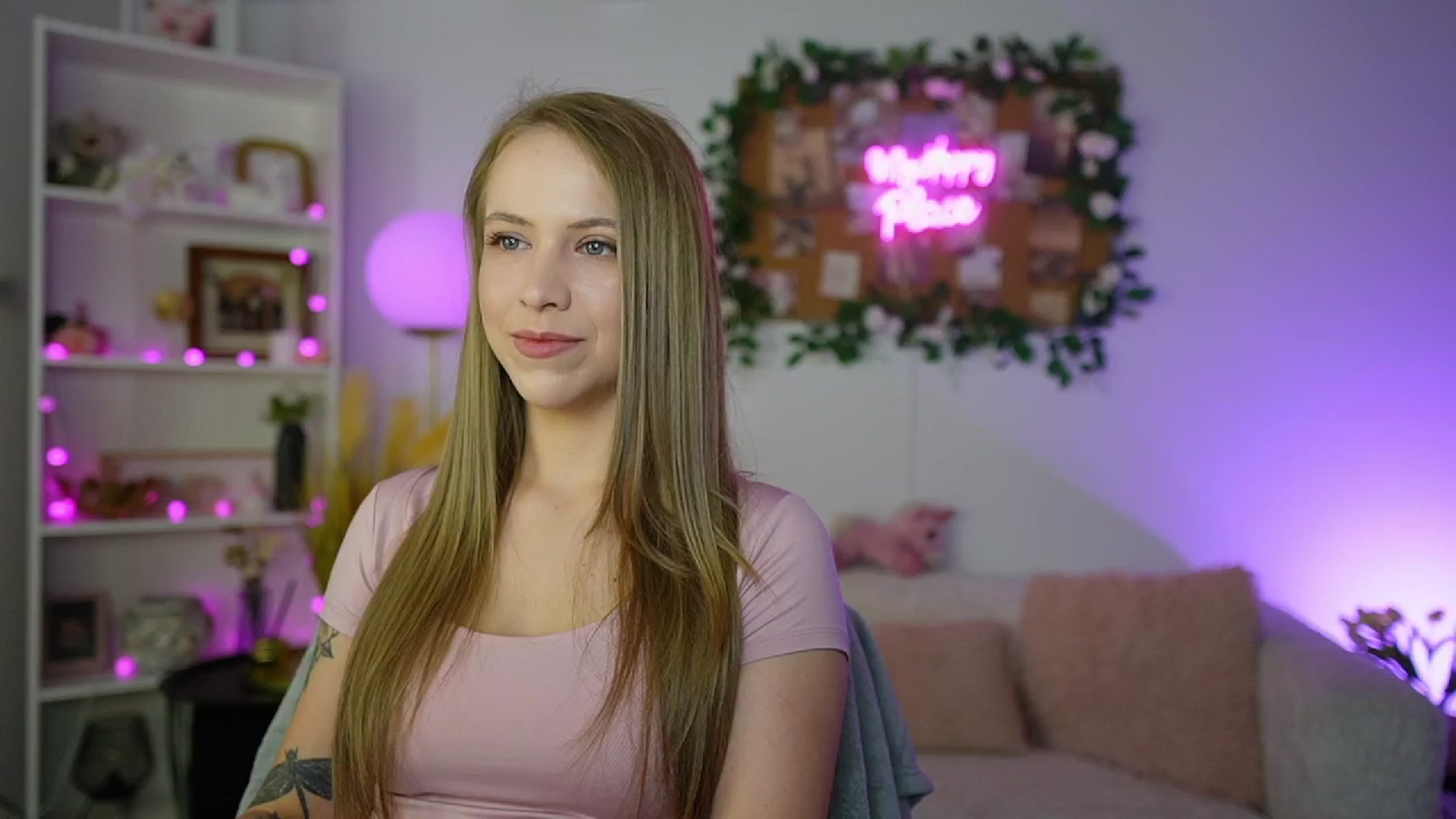 Gallery image thumbnail from Cindy_Grey's myfreecams stream on, 08/12/2025, 20:02 image 2 of 20