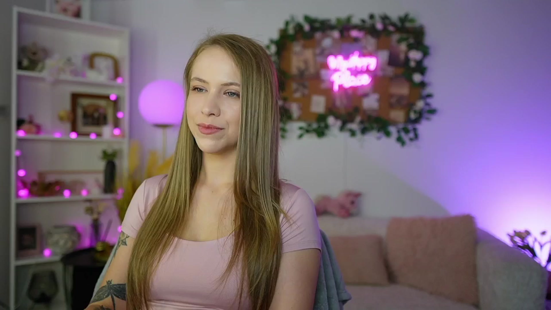 Gallery image thumbnail from Cindy_Grey's myfreecams stream on, 08/12/2025, 20:02 image 1 of 20