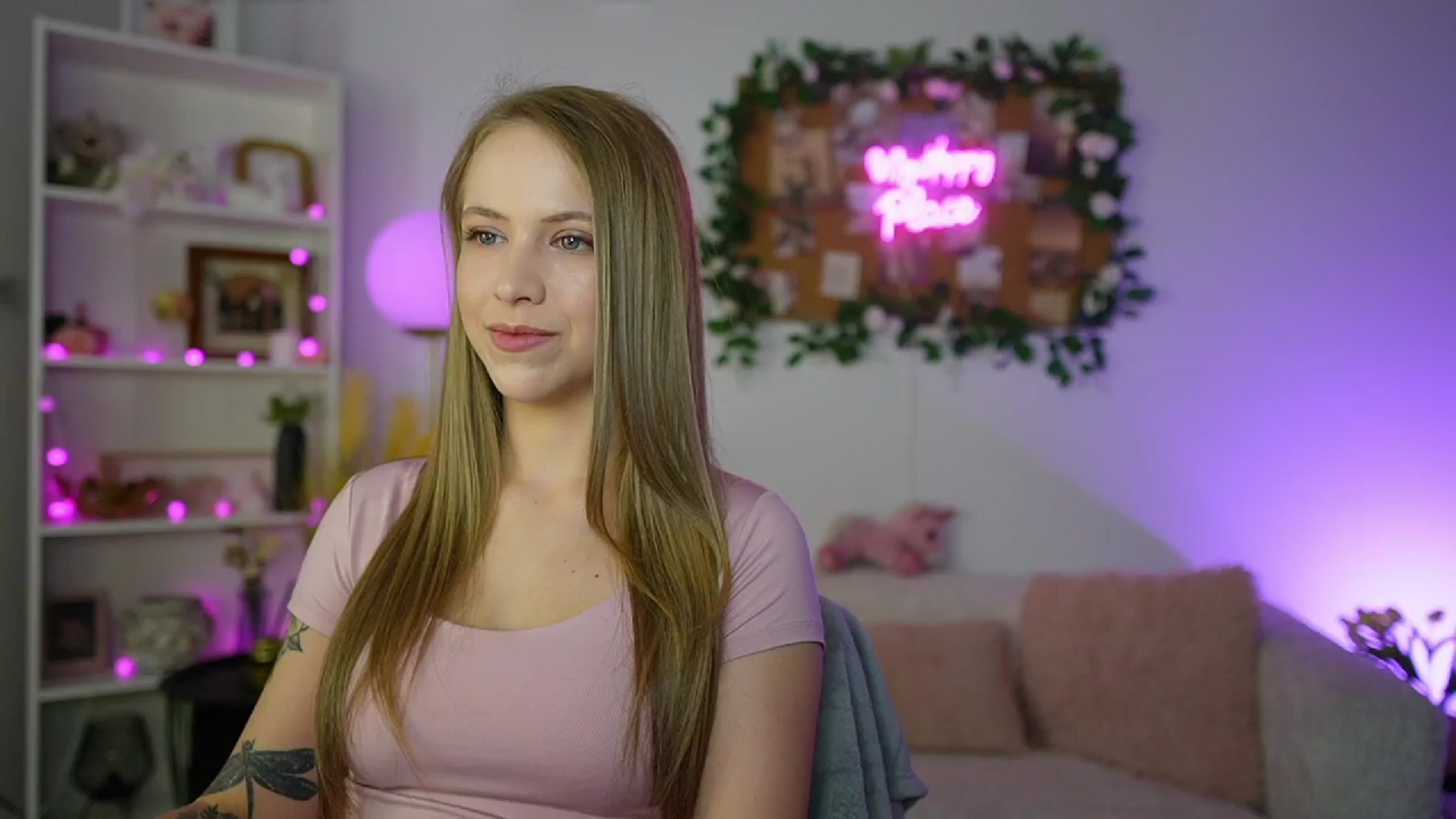 Gallery image thumbnail from Cindy_Grey's myfreecams stream on, 08/12/2025, 20:02 image 9 of 20