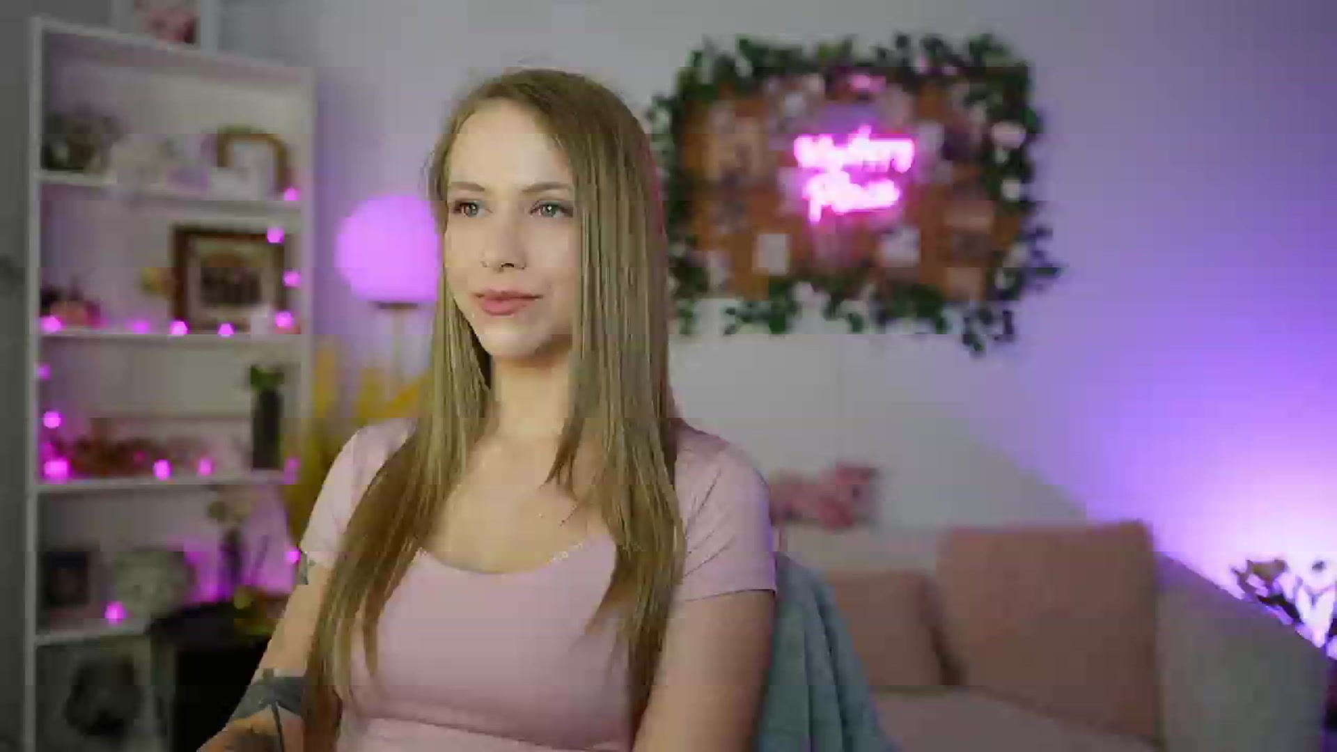 Gallery image thumbnail from Cindy_Grey's myfreecams stream on, 08/12/2025, 20:34 image 15 of 20