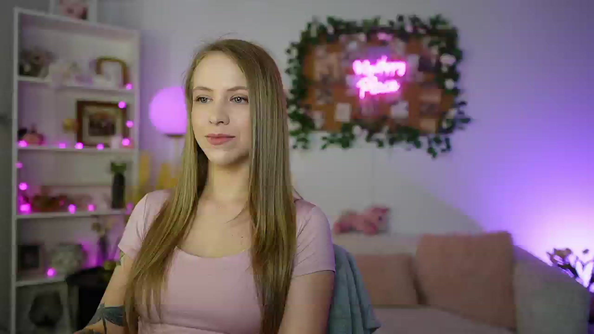 Gallery image thumbnail from Cindy_Grey's myfreecams stream on, 08/12/2025, 20:34 image 1 of 20