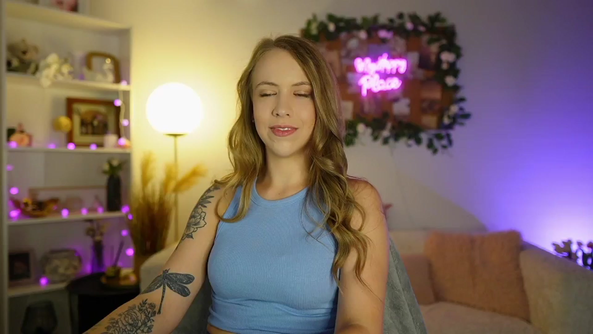 Gallery image thumbnail from Cindy_Grey's myfreecams stream on, 08/25/2025, 19:08 image 13 of 20