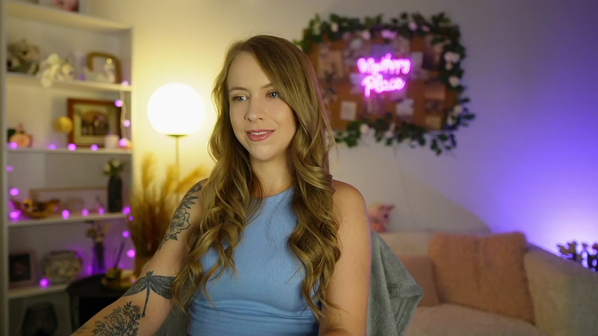 Gallery image thumbnail from Cindy_Grey's myfreecams stream on, 08/25/2025, 22:06 image 3 of 20