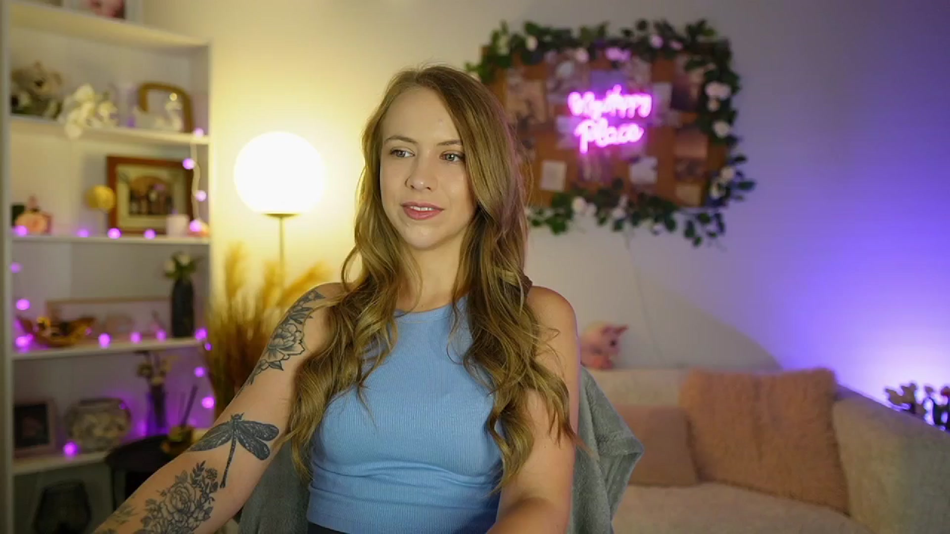 Gallery image thumbnail from Cindy_Grey's myfreecams stream on, 08/25/2025, 23:04 image 19 of 20