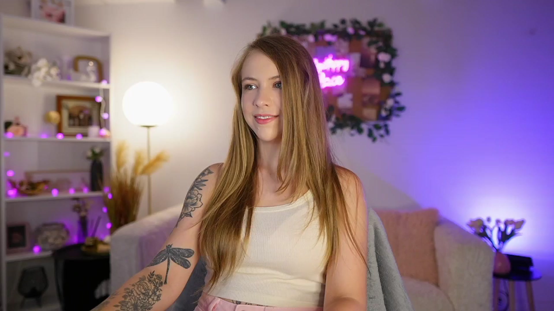 Gallery image thumbnail from Cindy_Grey's myfreecams stream on, 08/26/2025, 19:58 image 6 of 20