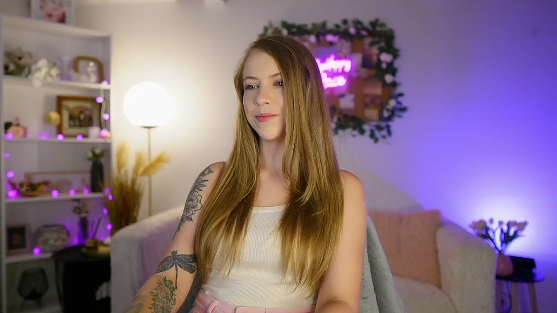 Gallery image thumbnail from Cindy_Grey's myfreecams stream on, 08/26/2025, 19:58 image 1 of 20