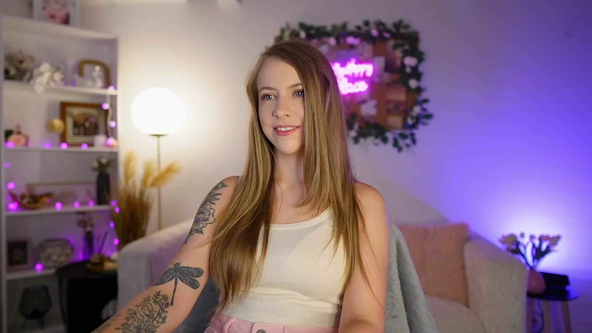 Gallery image thumbnail from Cindy_Grey's myfreecams stream on, 08/26/2025, 19:58 image 12 of 20