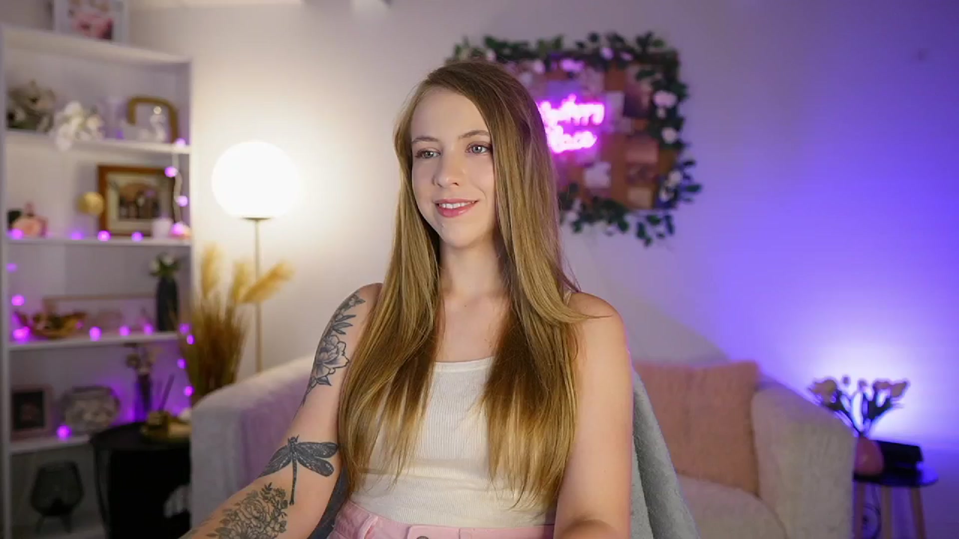 Gallery image thumbnail from Cindy_Grey's myfreecams stream on, 08/26/2025, 19:58 image 3 of 20