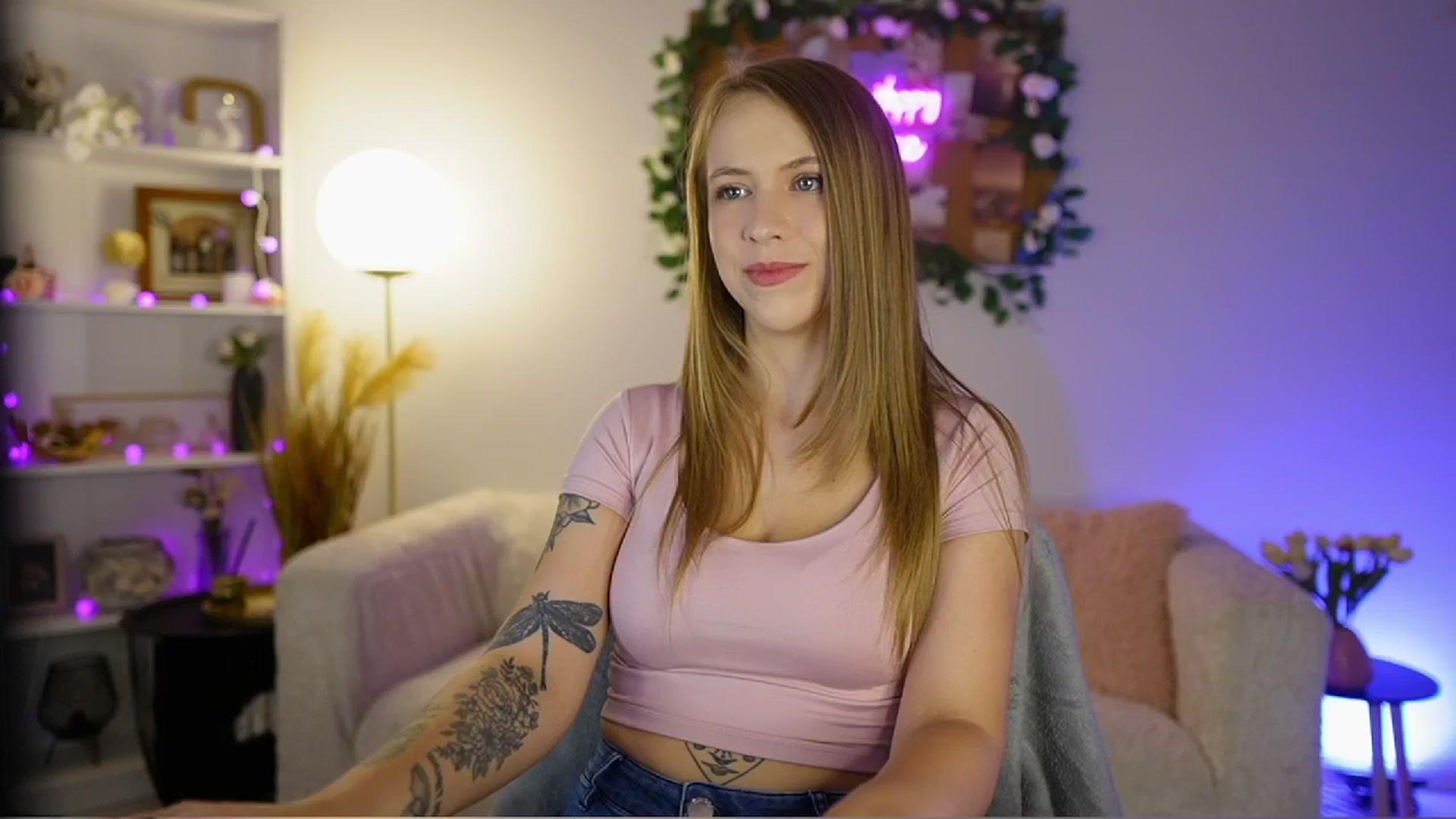 Gallery image thumbnail from Cindy_Grey's myfreecams stream on, 08/28/2025, 19:36 image 17 of 20
